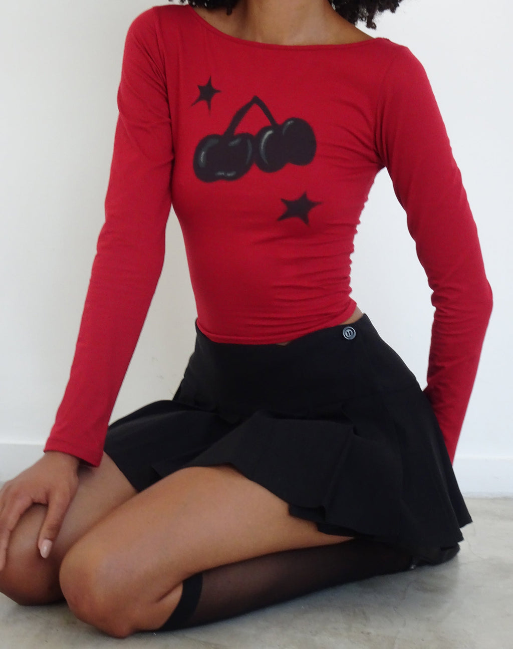 Top de manga larga Amabon en rojo adrenalina con estampado de cerezas