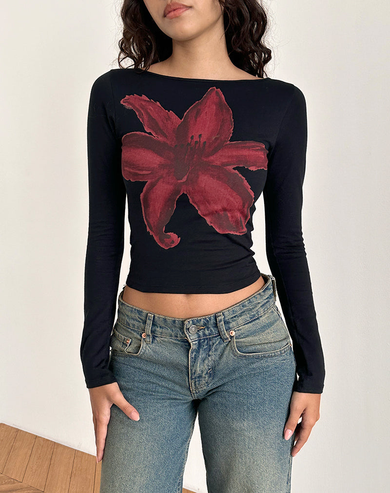 Top de manga larga Amabon en negro con flor pintada en burdeos