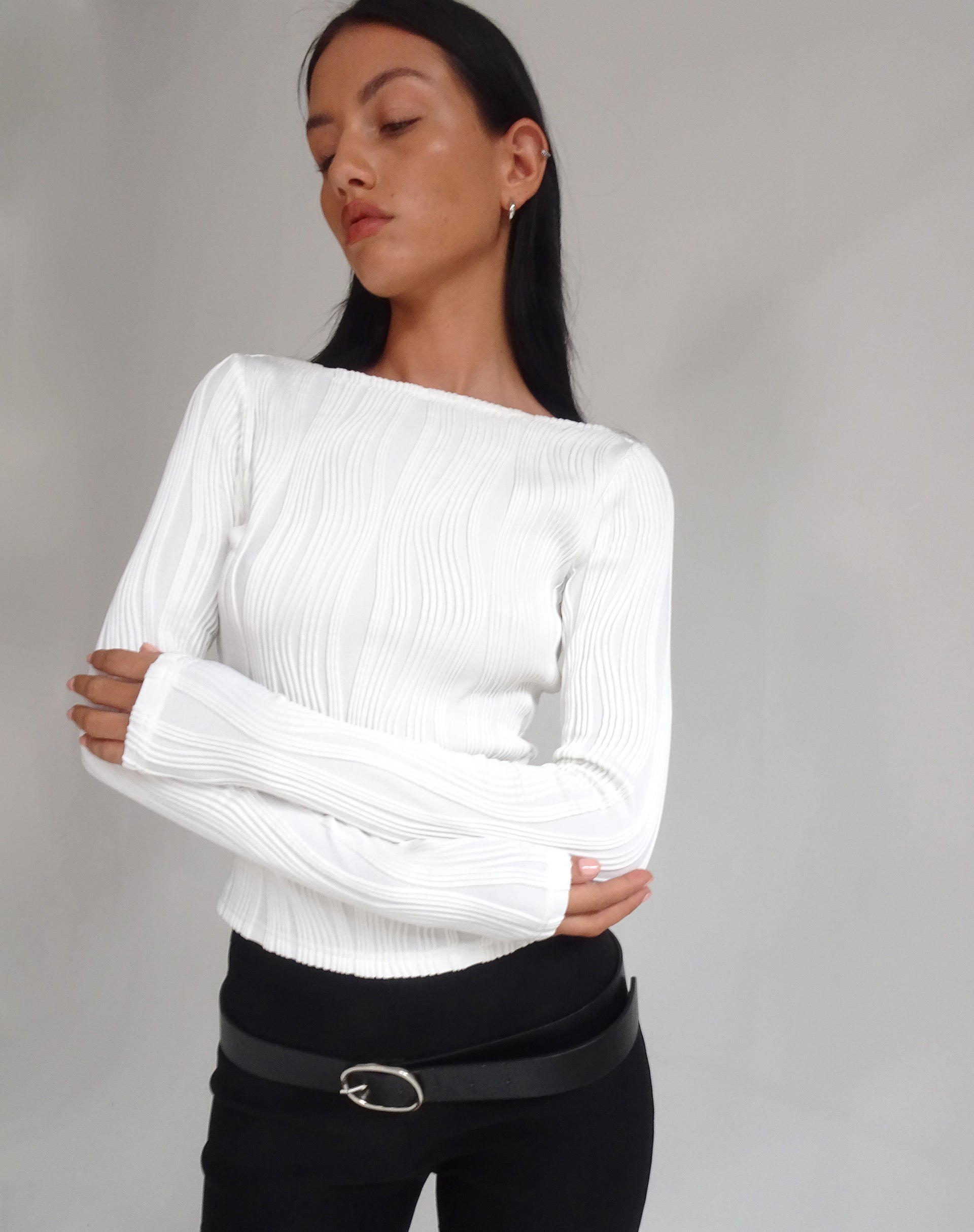 Imagen de Amabon Crop Top de manga larga en blanco arrugado