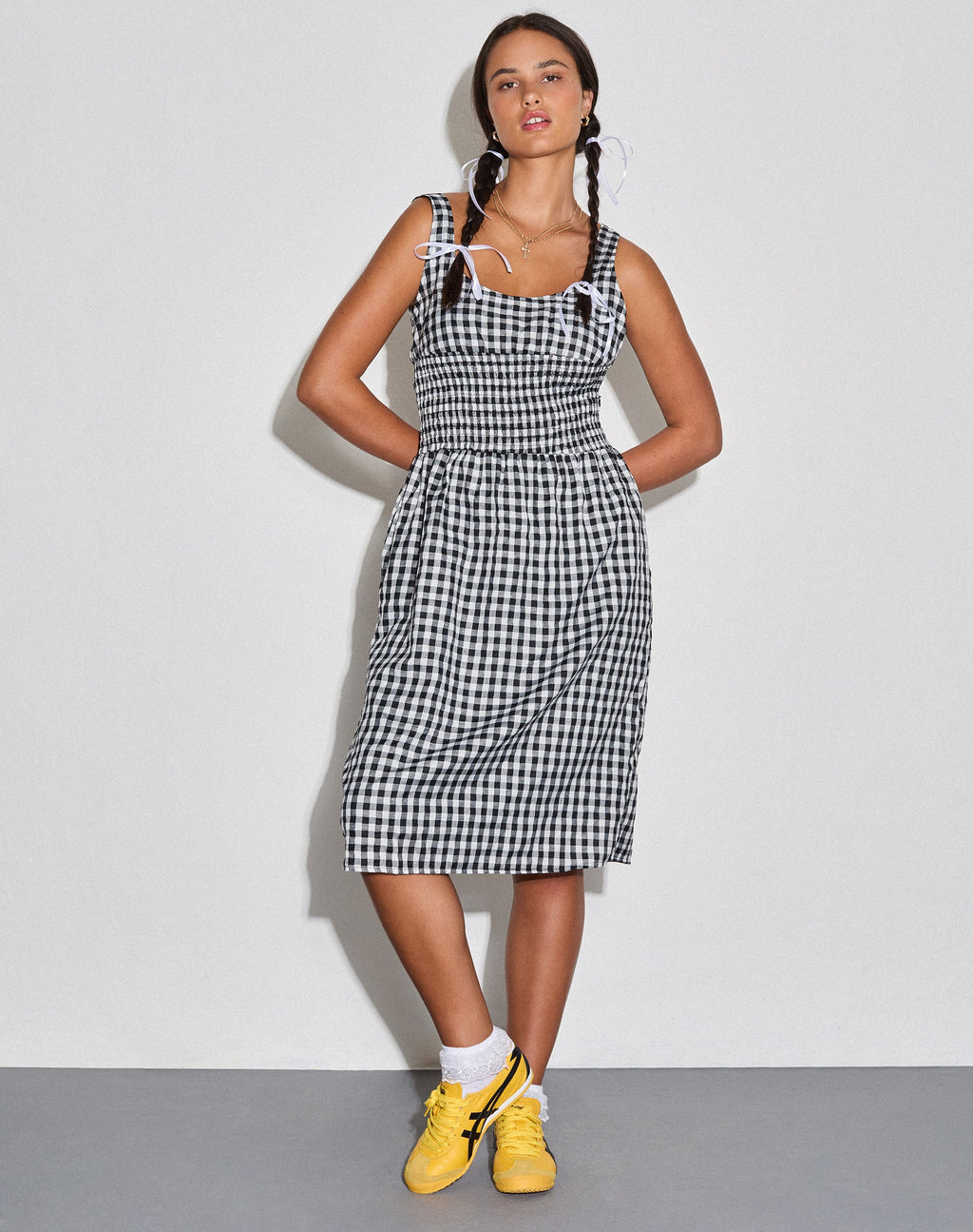 Vestido midi Ambrose de guinga blanca y negra