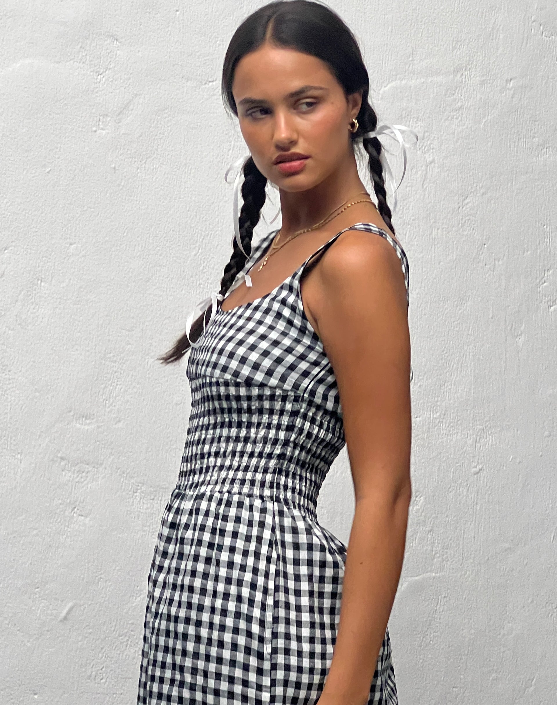 Imagen del vestido Ambrose Midi Dress in Black and White Gingham
