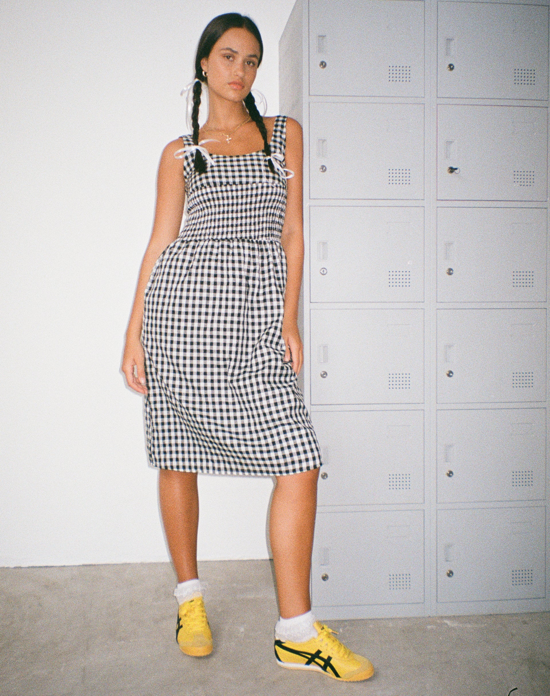 Imagen del vestido Ambrose Midi Dress in Black and White Gingham