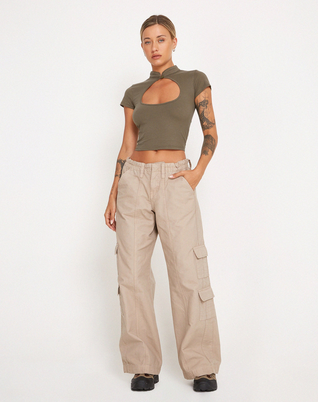 Top Anelis en verde asfalto