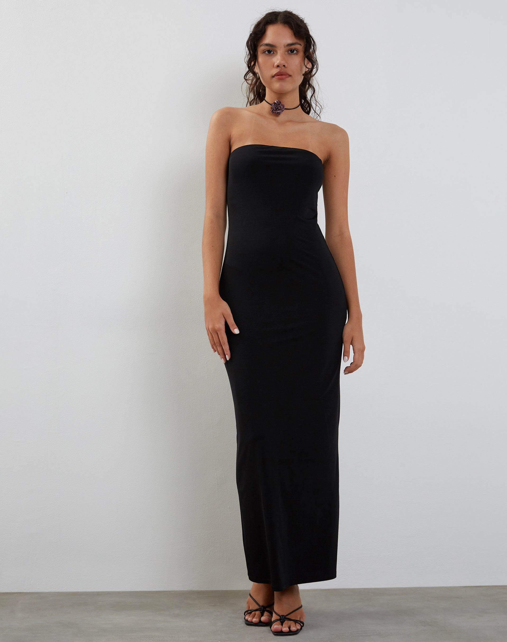 Imagen de Annalise Bandeau Slinky Maxi Dress in Black