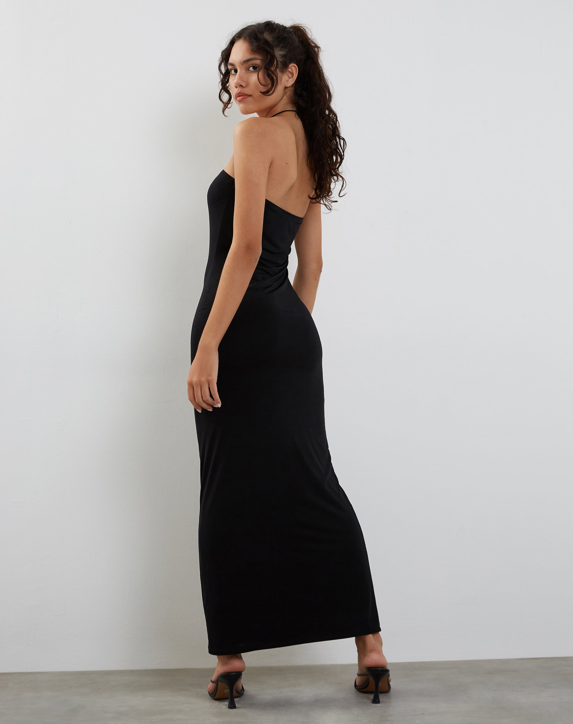 Imagen de Annalise Bandeau Slinky Maxi Dress in Black