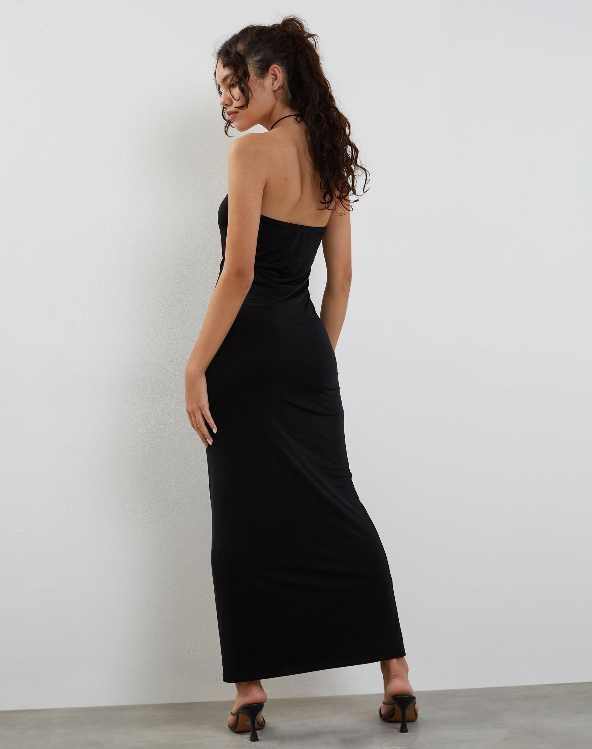 Imagen de Annalise Bandeau Slinky Maxi Dress in Black