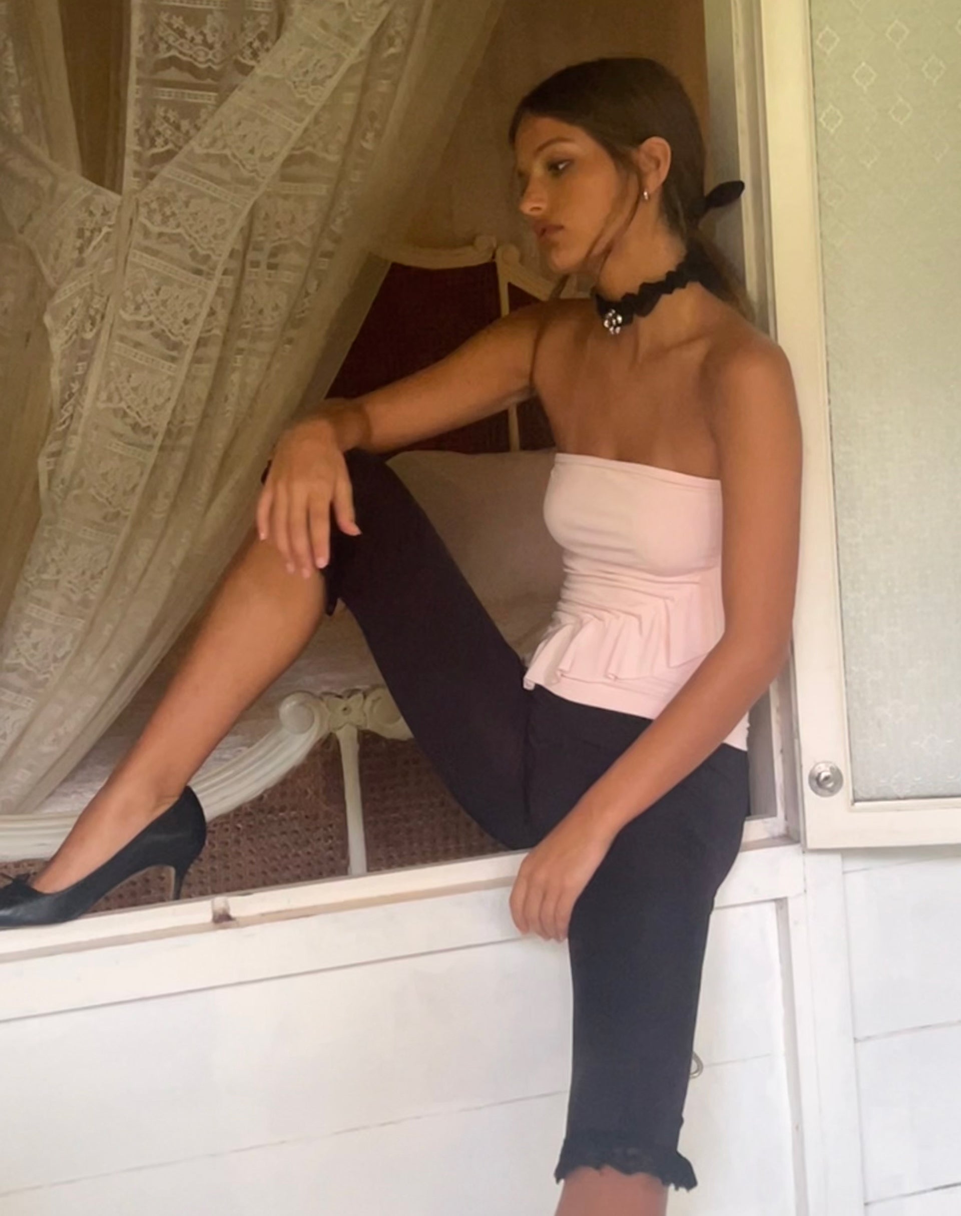 Imagen de Baylin Ruffle Bandeau Top en Baby Pink