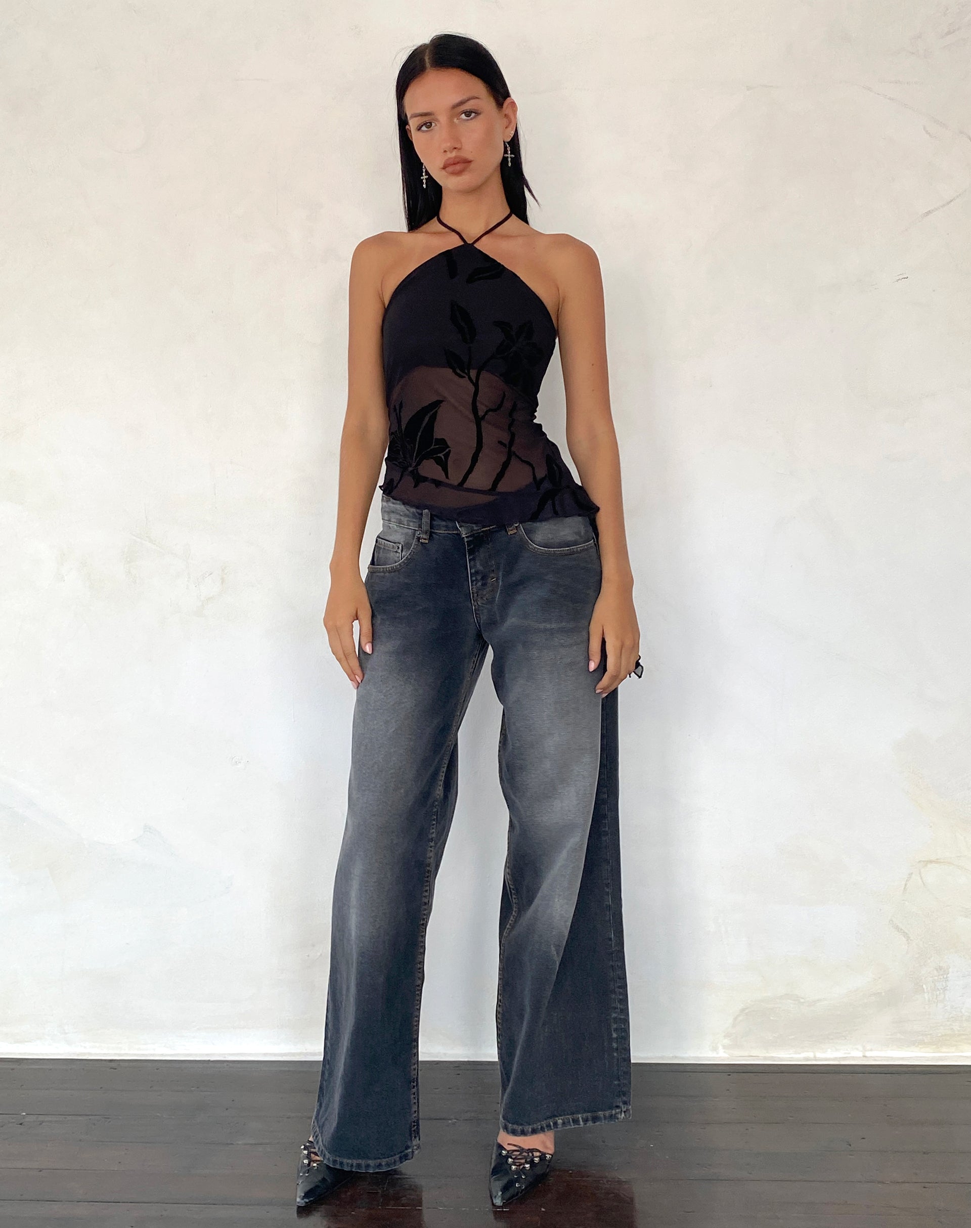 Imagen de Arabella Top Cuello Haltern en Orchids Flock Negro