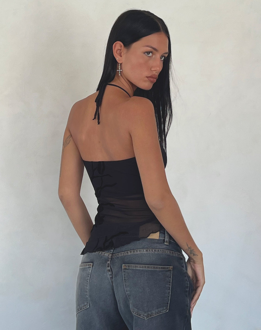 Arabella Top Cuello Haltern en Orchids Flock Negro