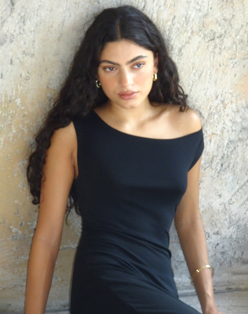 imagen de Ardita Asymmetrical Rib Knit Maxi Dress in Black