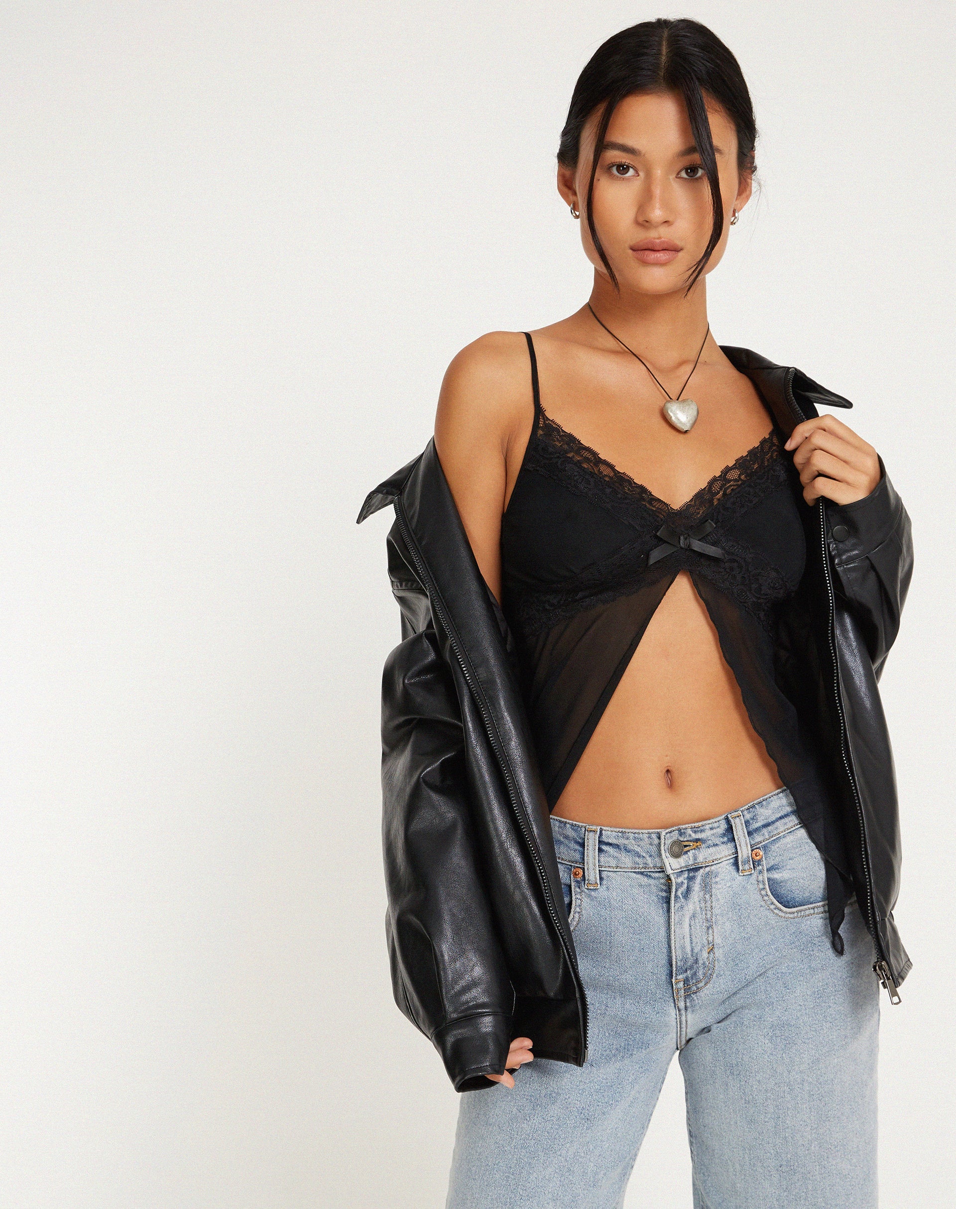 imagen de Ariela Butterfly Top en Negro