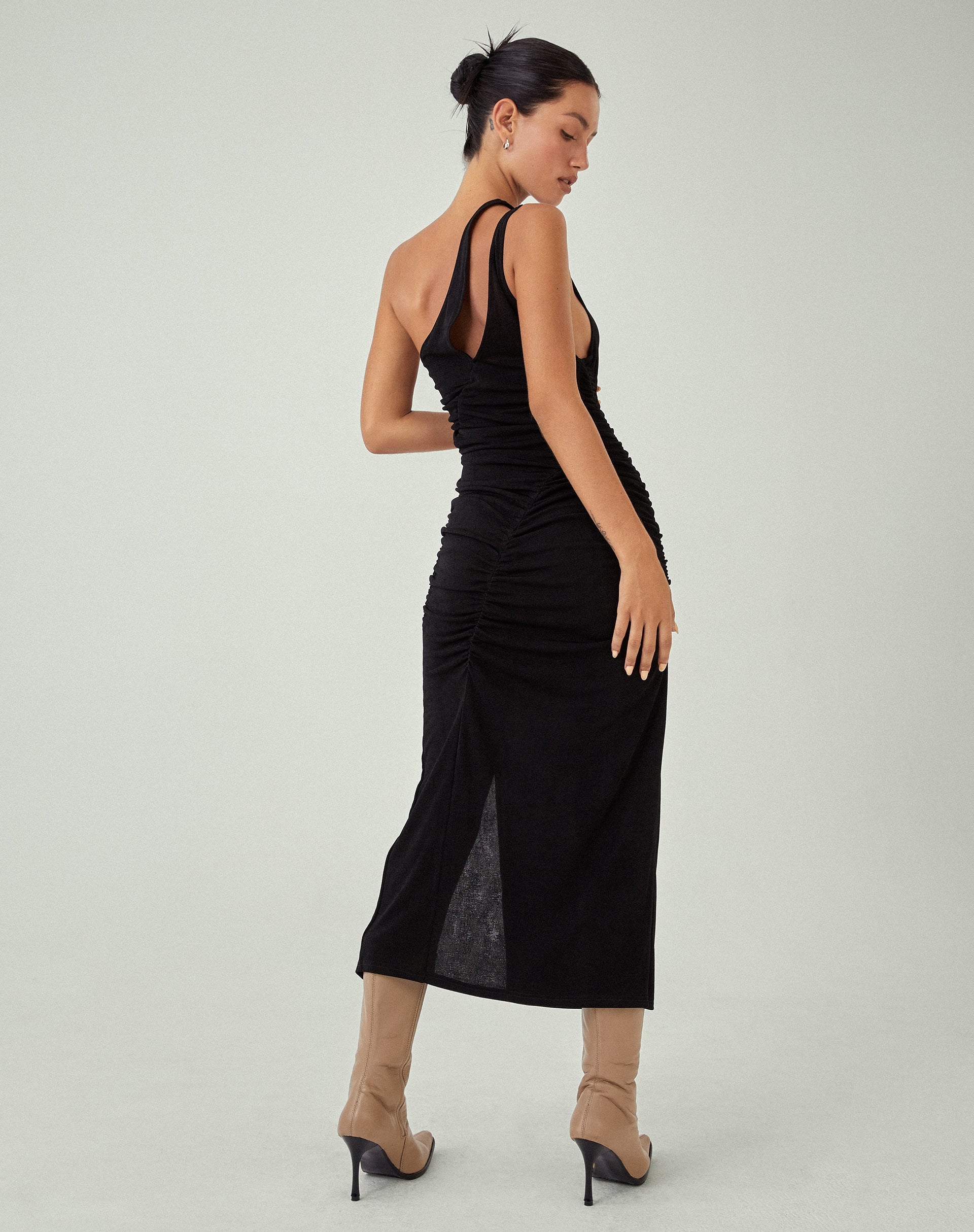 imagen de MOTEL X JACQUIE Arista Vestido Midi en Negro