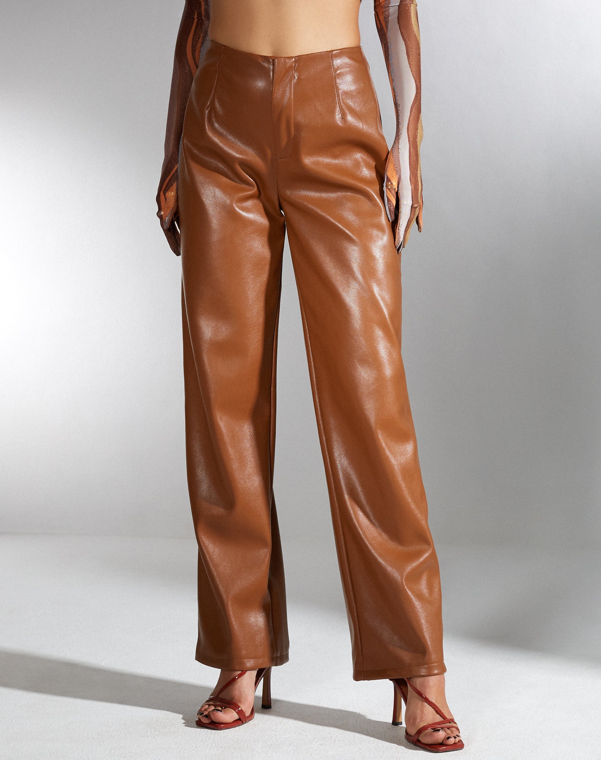 Imagen de MOTEL X IRIS Pantalón Patria en PU Chocolate