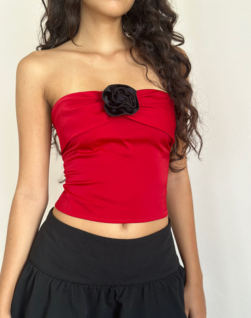 Astrum Bandeau de satén rojo con rosa negra