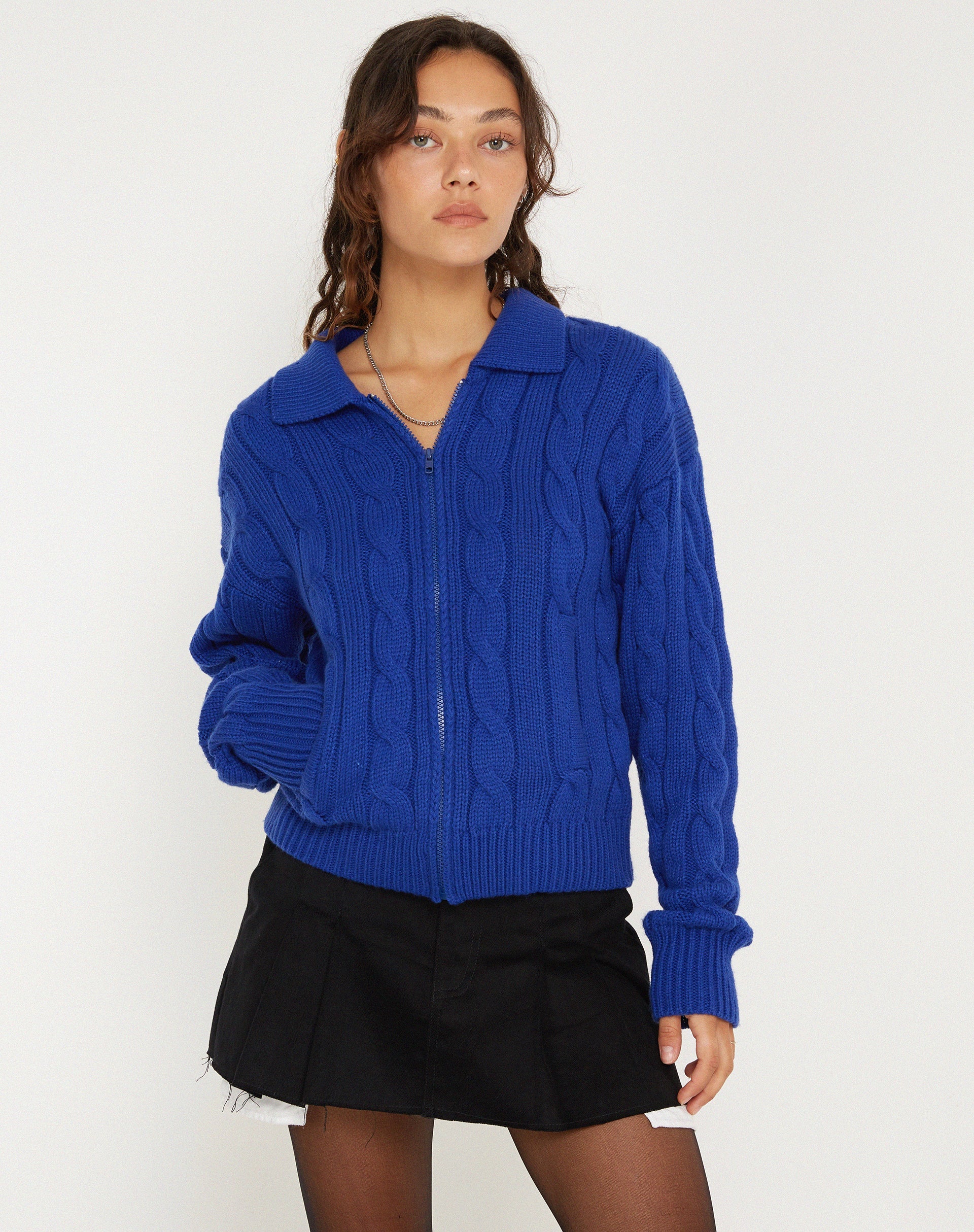 imagen de la chaqueta de punto Atasya en cobalto