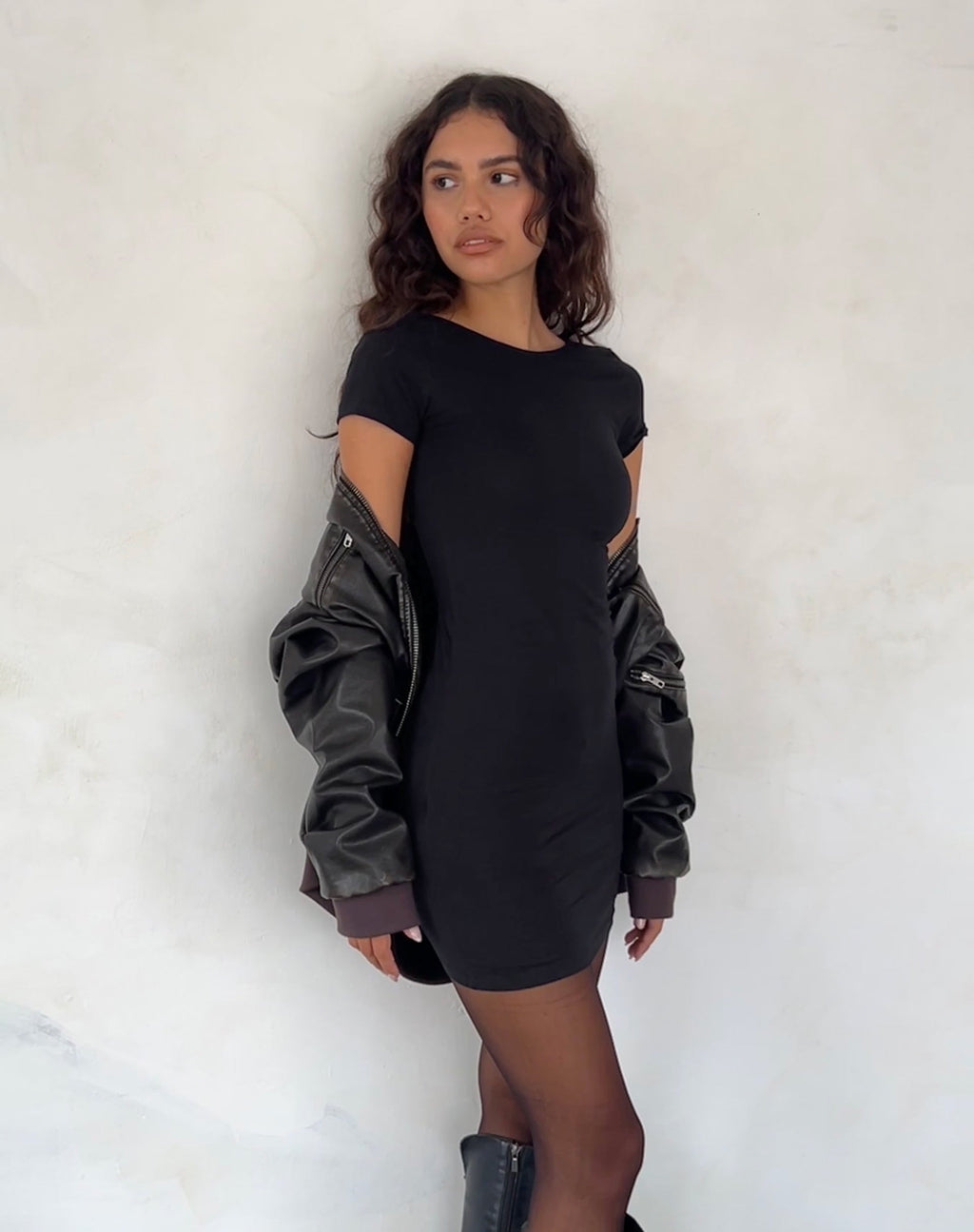 Minivestido con espalda descubierta Atina en negro