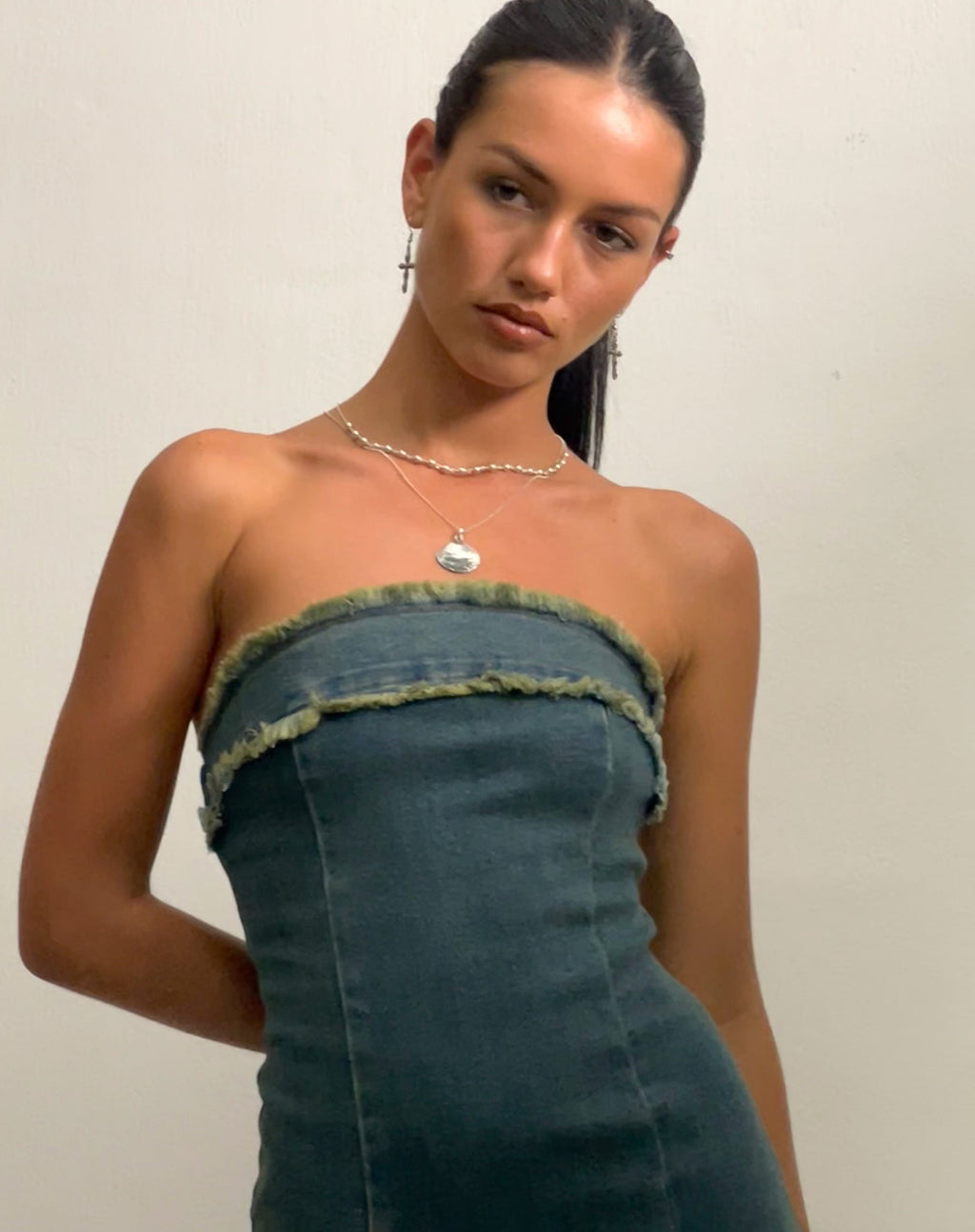 Atun Denim Bandeau Maxi Dress en marrón azul lavado ácido