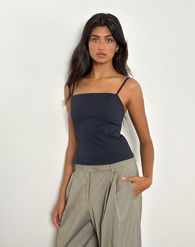 Imagen de Aurei Scoop Back Top en Tailoring Navy