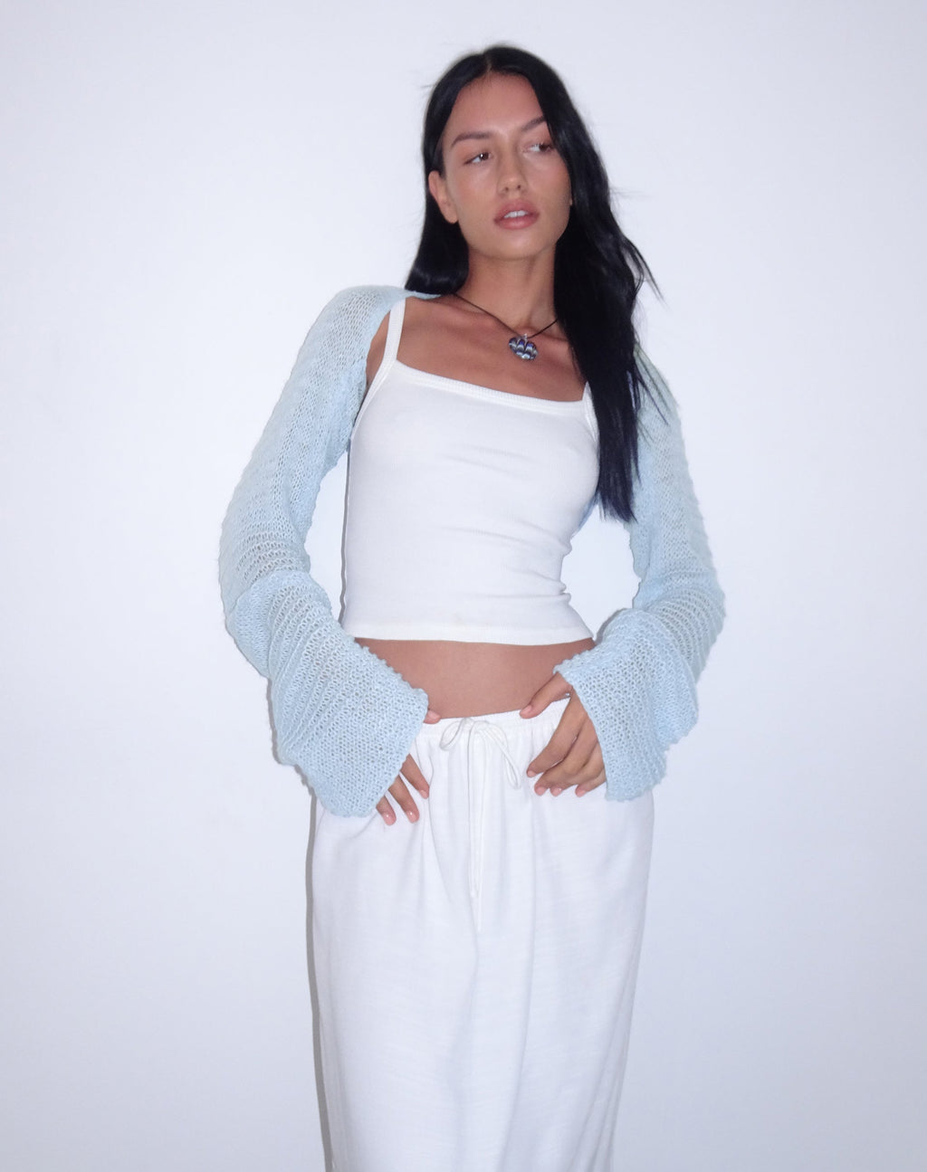 Nobila Shrug Top en azul bebé