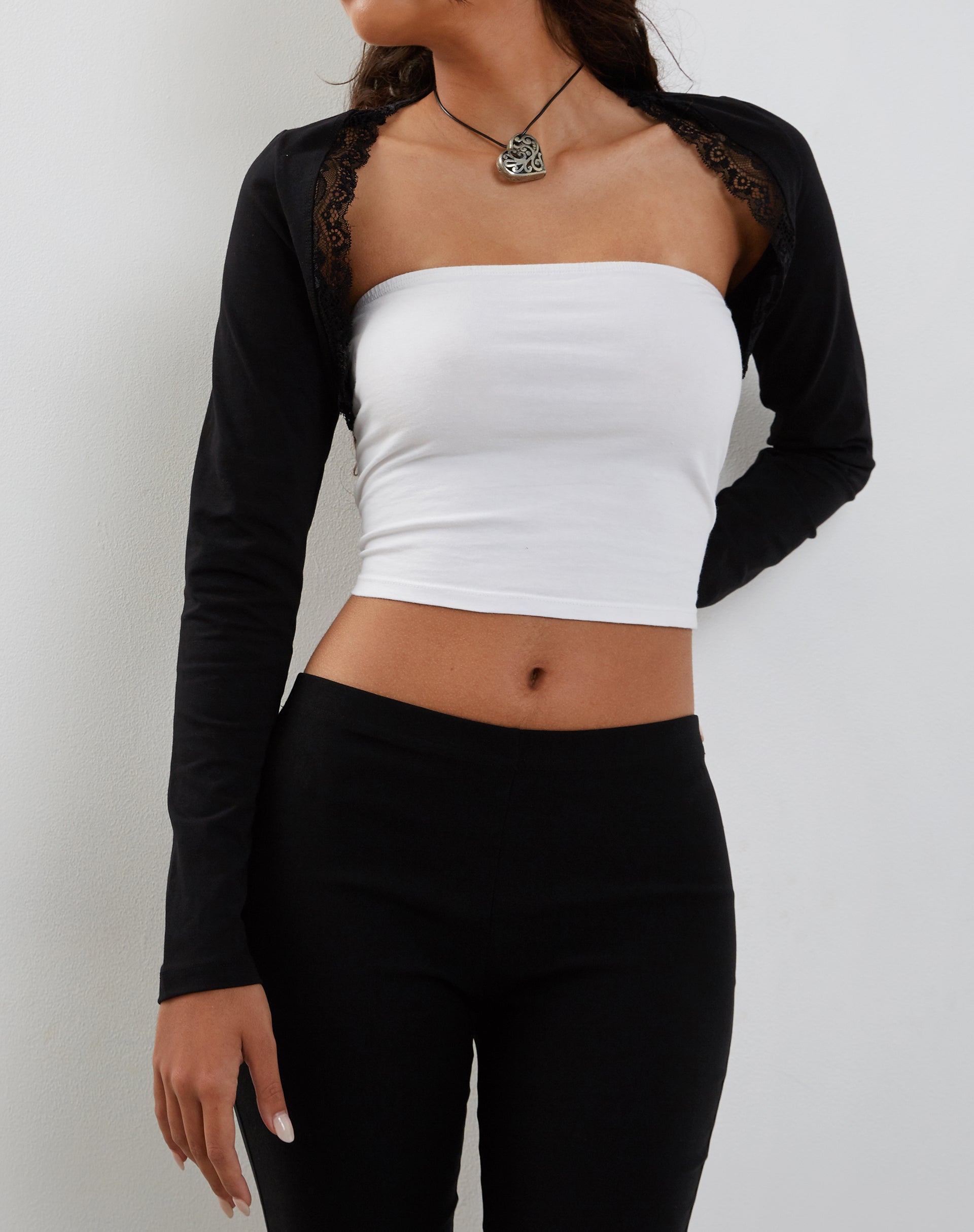 Imagen de Avya Top de encaje con ribete de lycra Negro