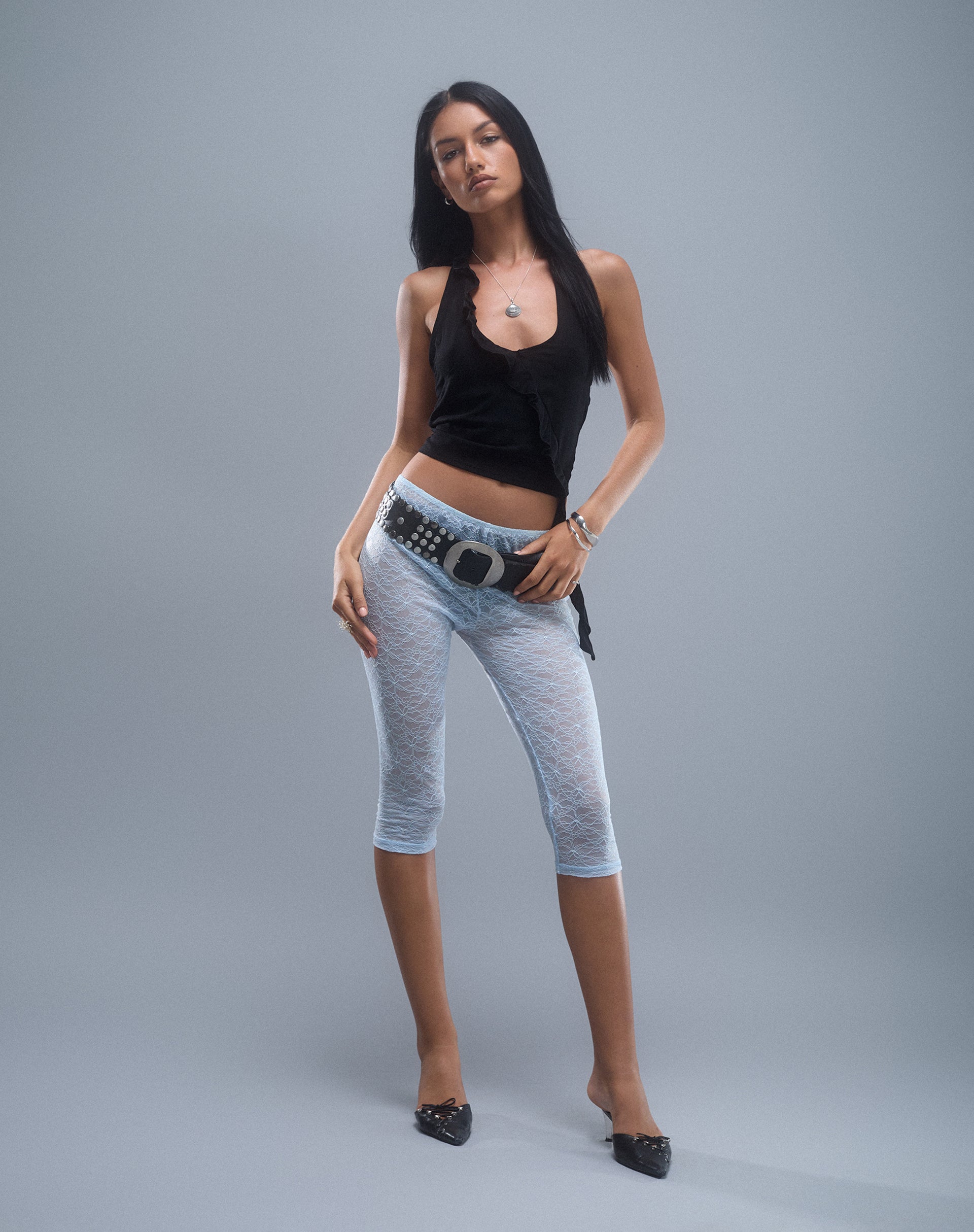 Imagen de Kalima Pantalón capri de encaje en azul bebé