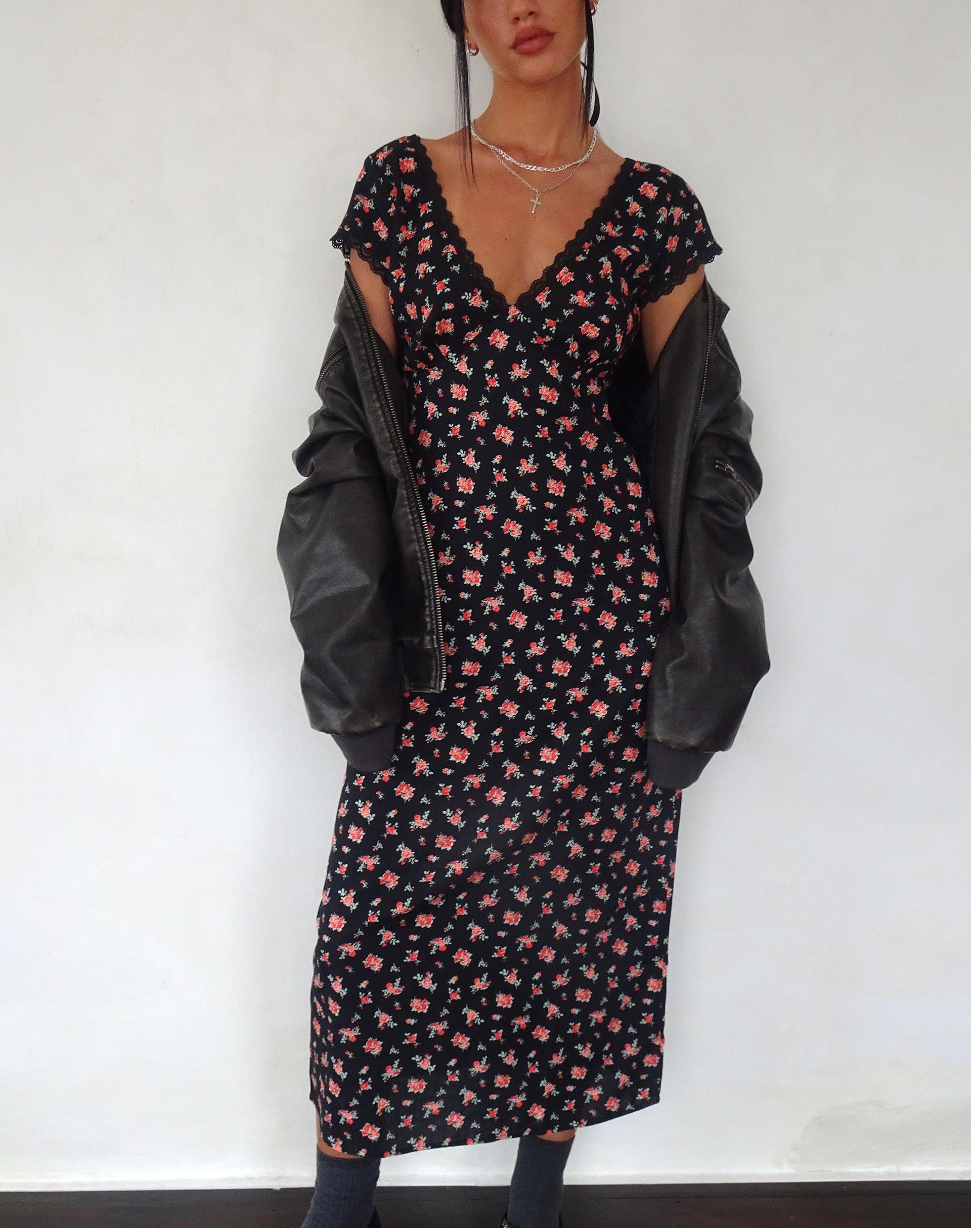 Imagen de Bahata Midi Dress in Flowing Rose Negro