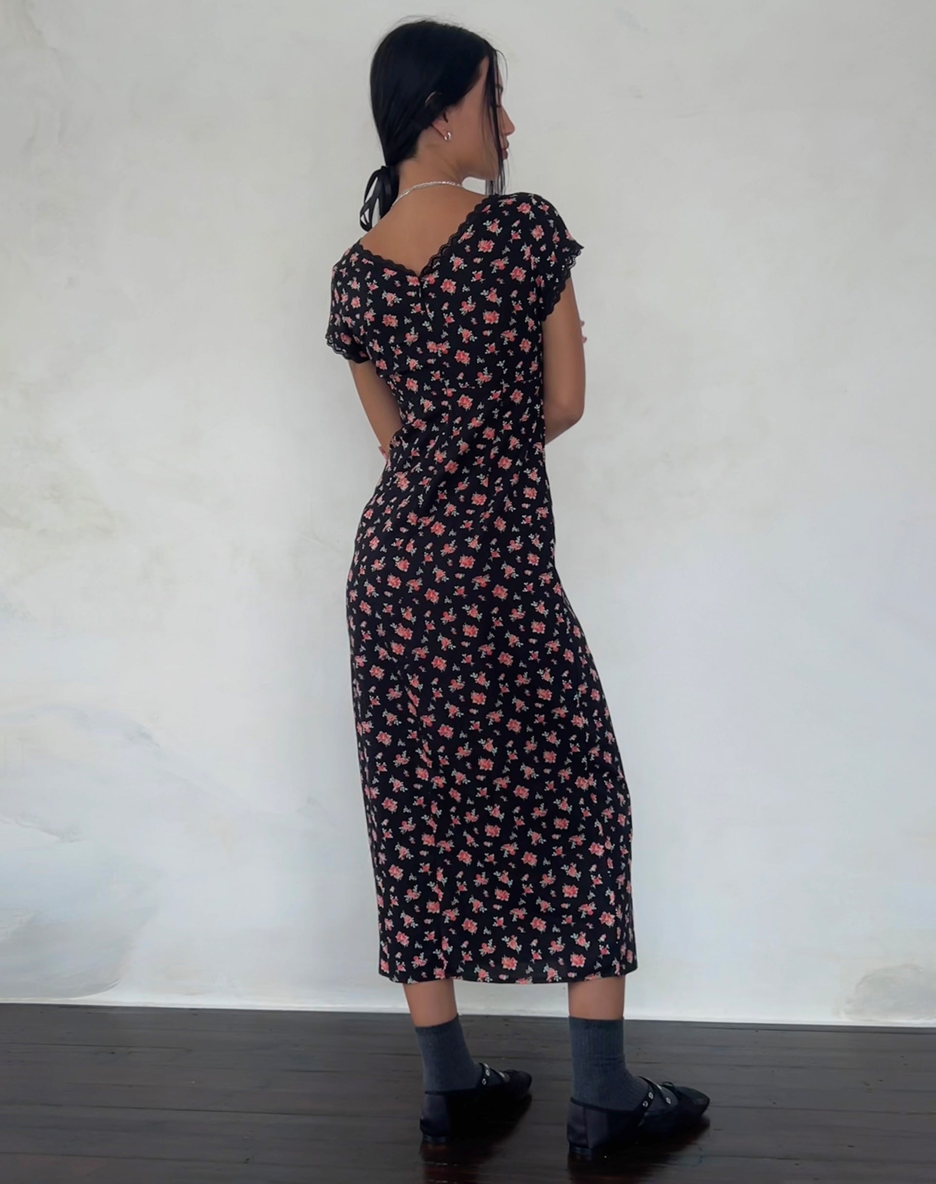 Imagen de Bahata Midi Dress in Flowing Rose Negro