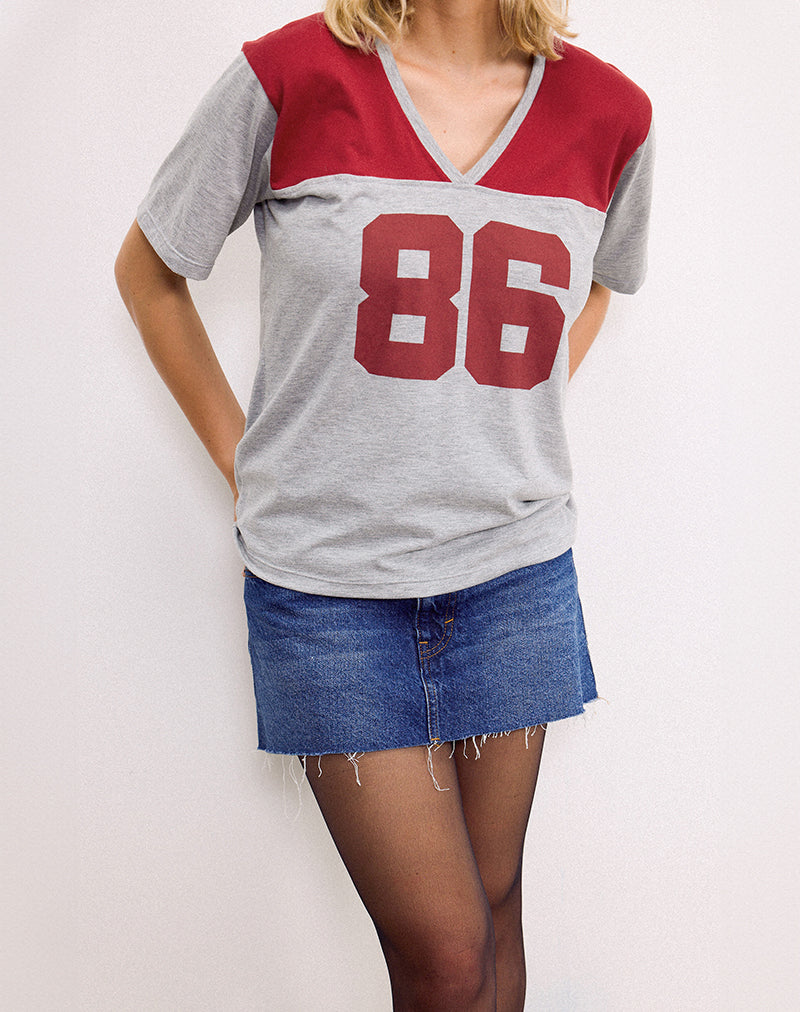 Imagen de Balap Oversized Top en gris marga y rojo adrenalina con '86' Emb