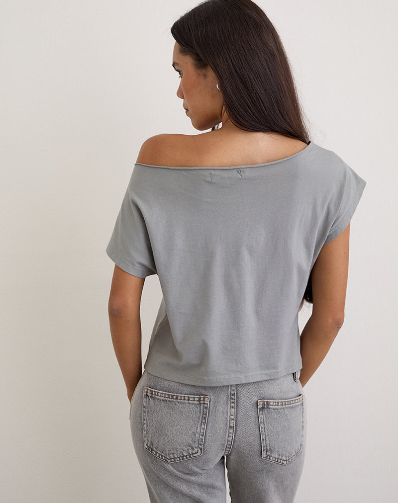 Image of Balia Top básico asimétrico de manga corta en gris con estampado de rosas difuminadas