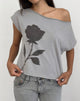 Image of Balia Top básico asimétrico de manga corta en gris con estampado de rosas difuminadas