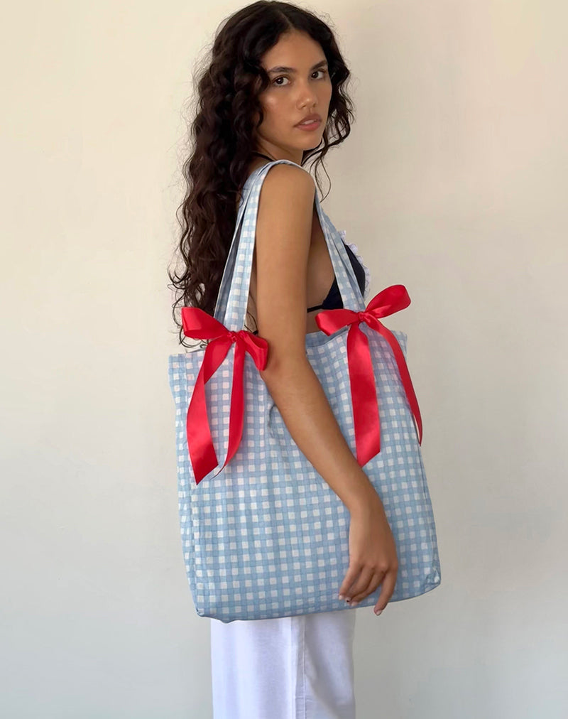 Imagen de Barbara Tote Bag en guinga azul con lazo rojo