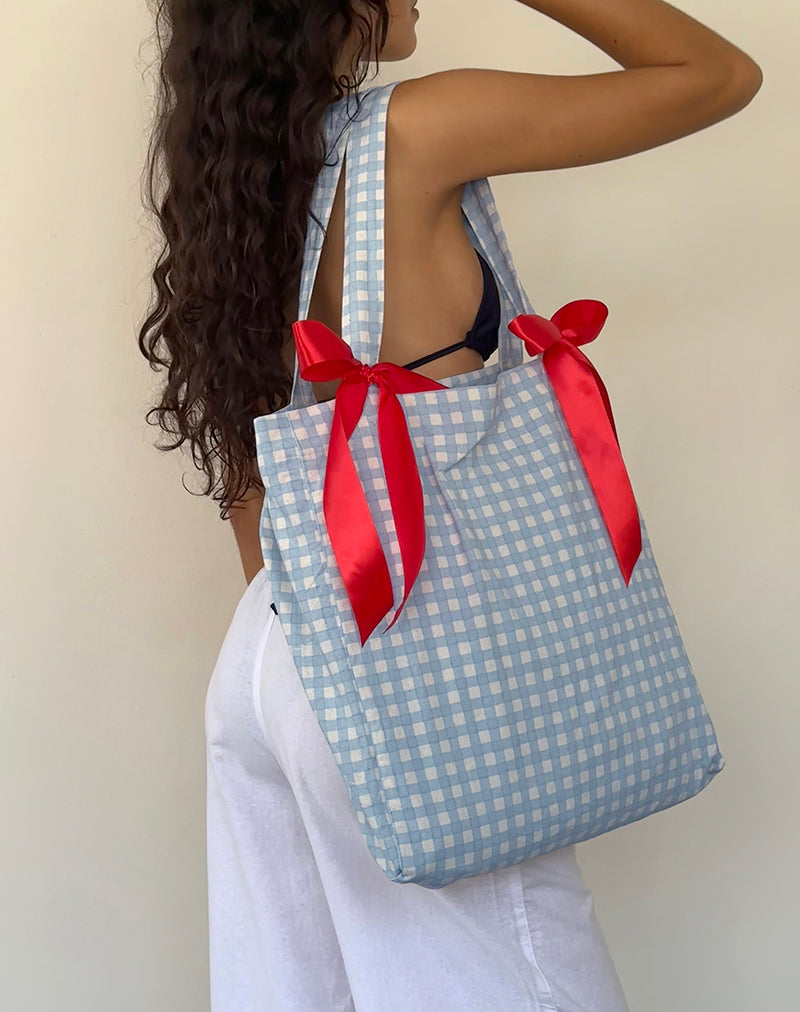 Imagen de Barbara Tote Bag en guinga azul con lazo rojo