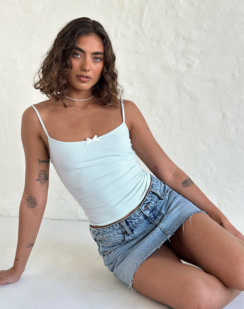 imagen de Barlyn Cami Top en rayas azules y blancas