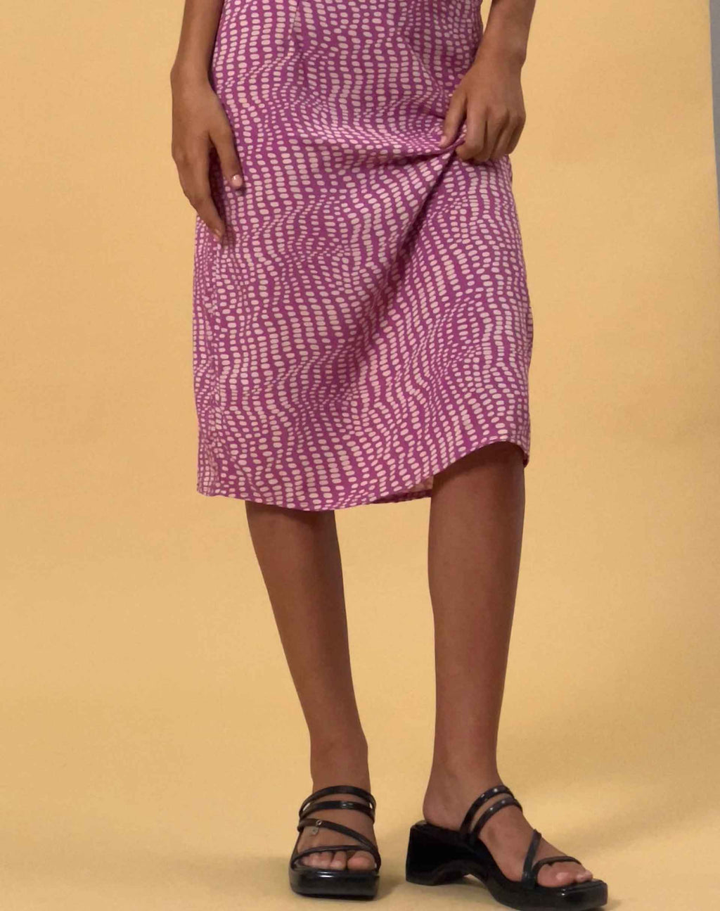 Harriet Falda Midi en Lunares Ondulados Morado