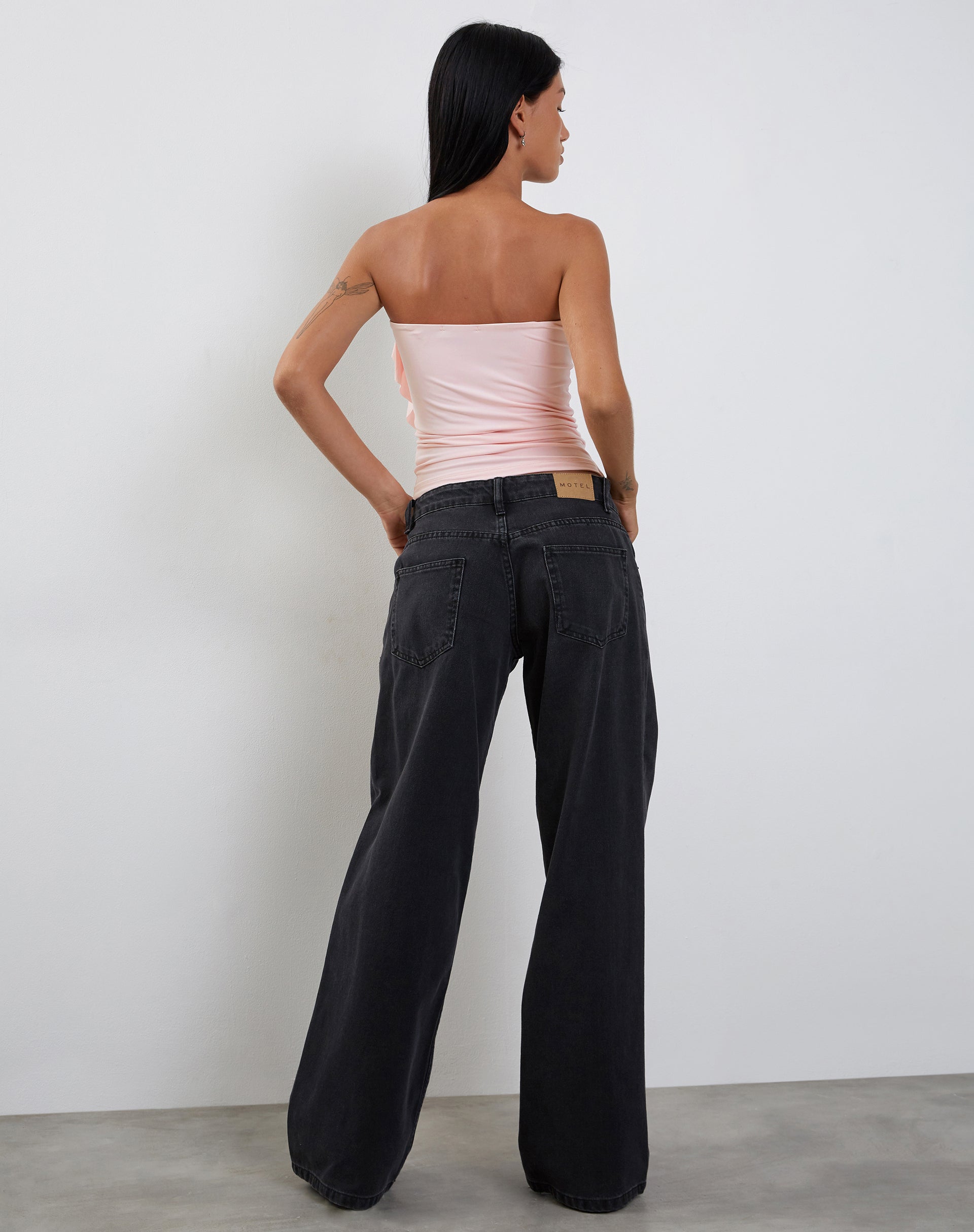 Imagen de Baylin Ruffle Bandeau Top en Baby Pink