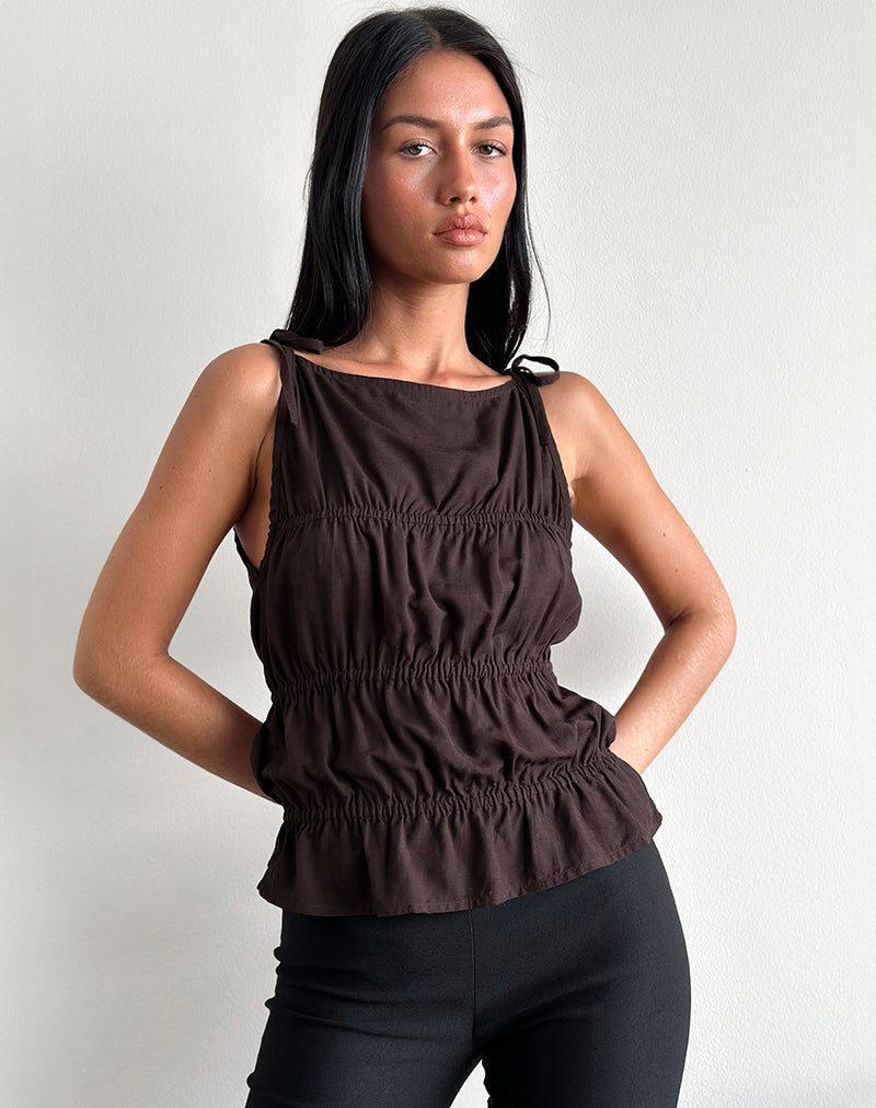 Beck Ruched Tie Strap Top en Chocolate amargo