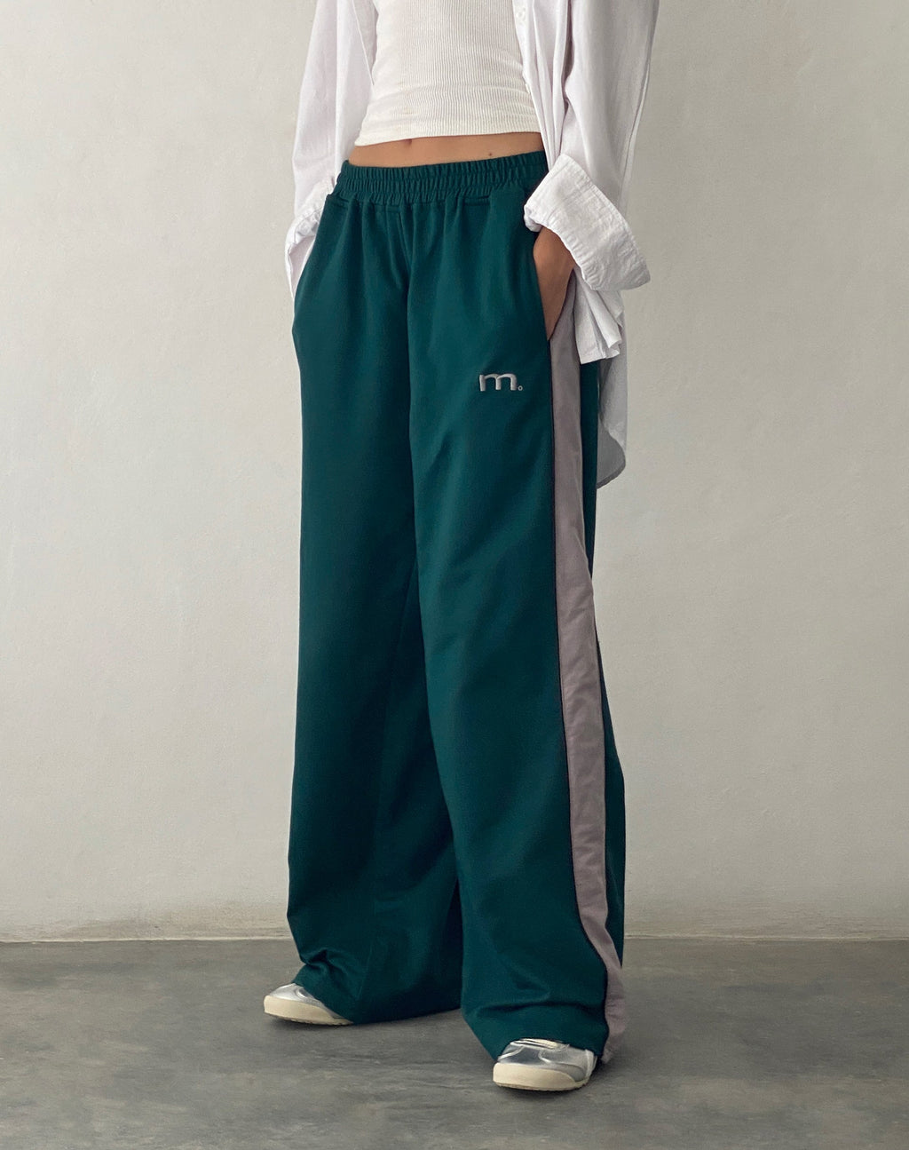 Bedion Jogger extragrande en verde bosque con bordado M