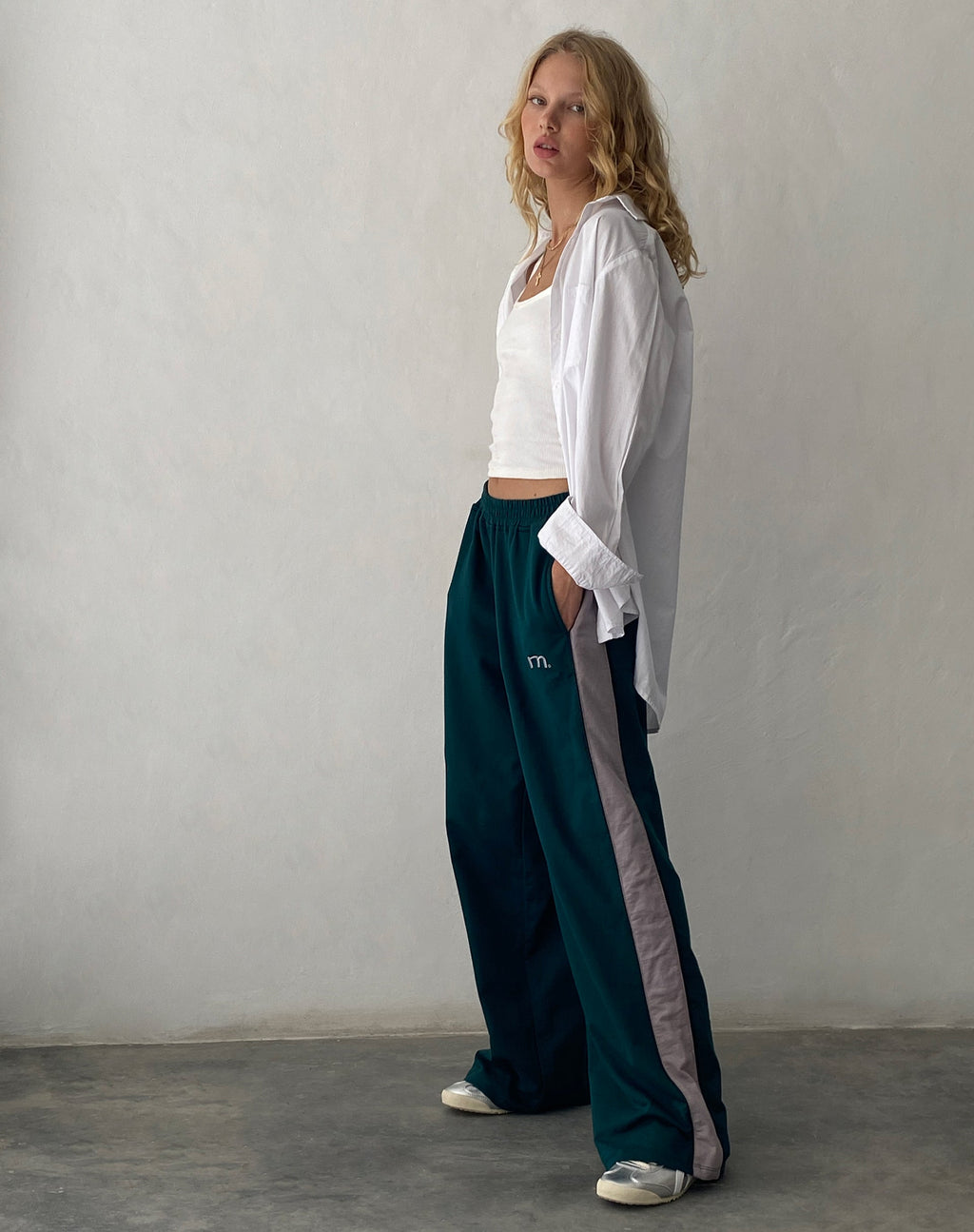 Bedion Jogger extragrande en verde bosque con bordado M