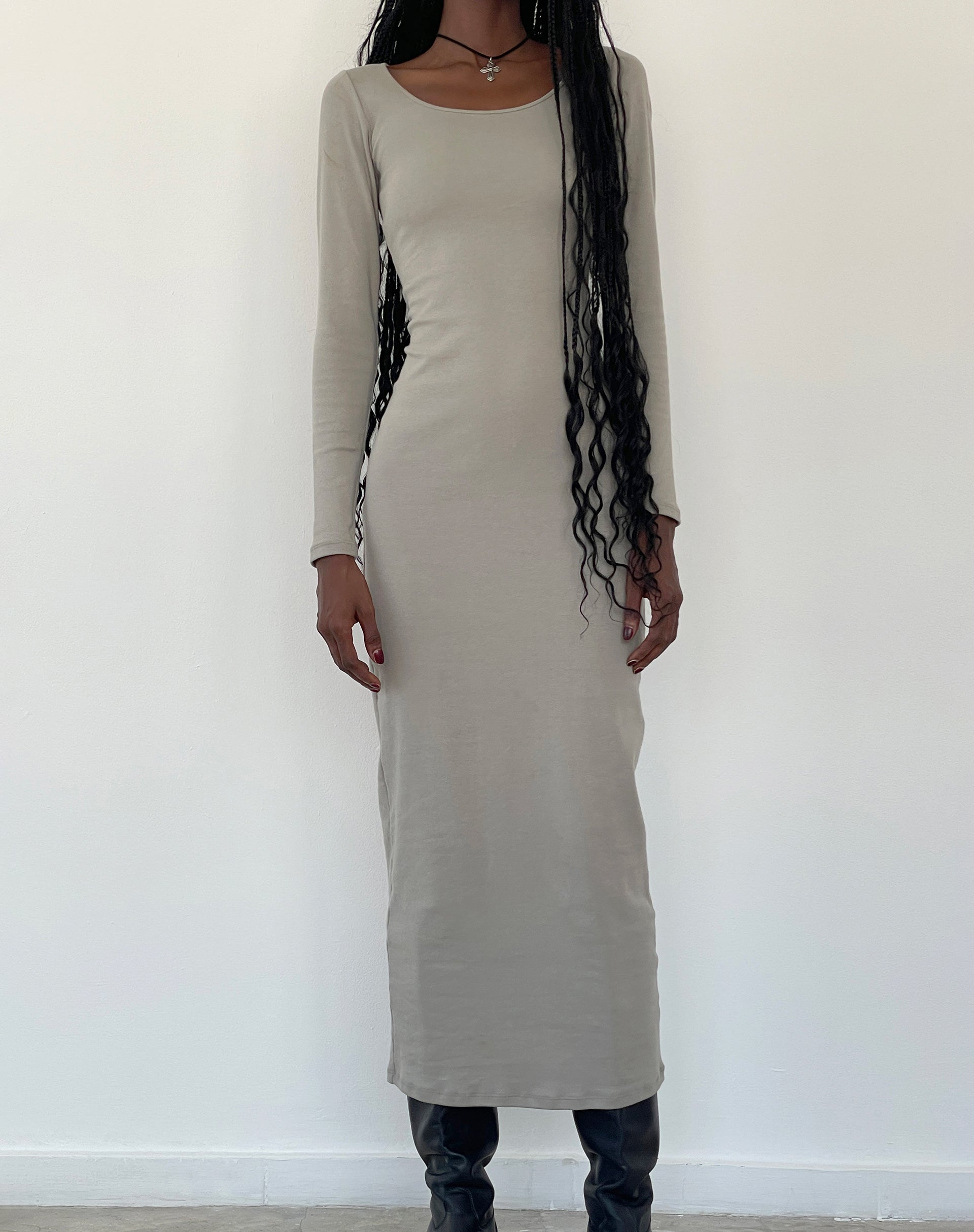 Imagen de Belila Maxi Vestido de Manga Larga en Gris Salvia