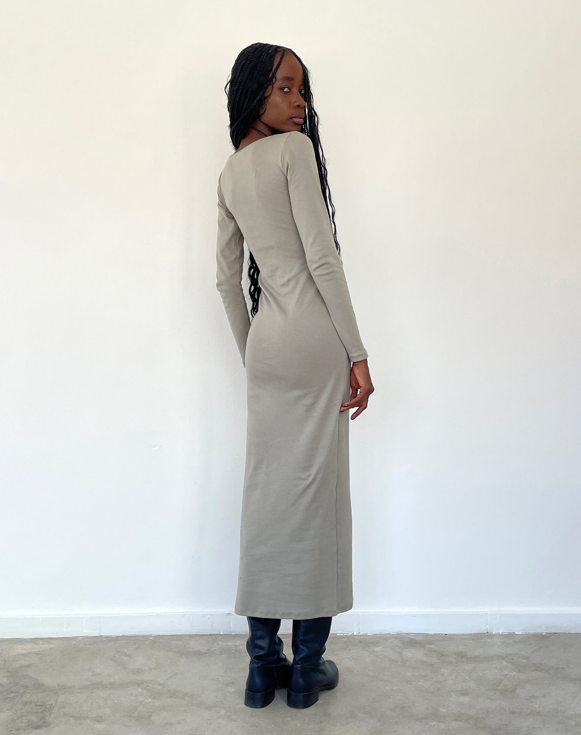 Imagen de Belila Maxi Vestido de Manga Larga en Gris Salvia