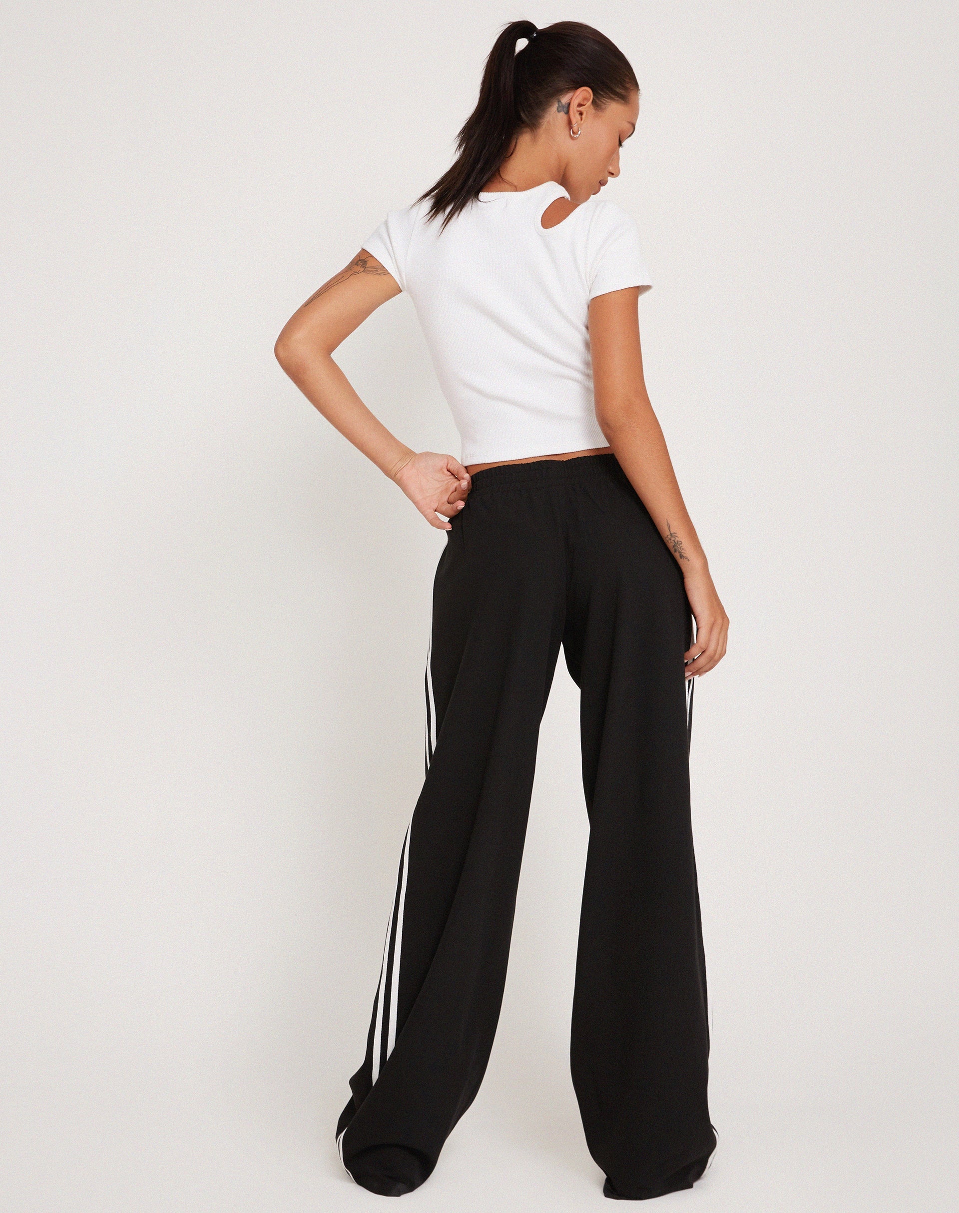 imagen de Bennett Wide Leg Trouser en Tailoring Negro con raya blanca