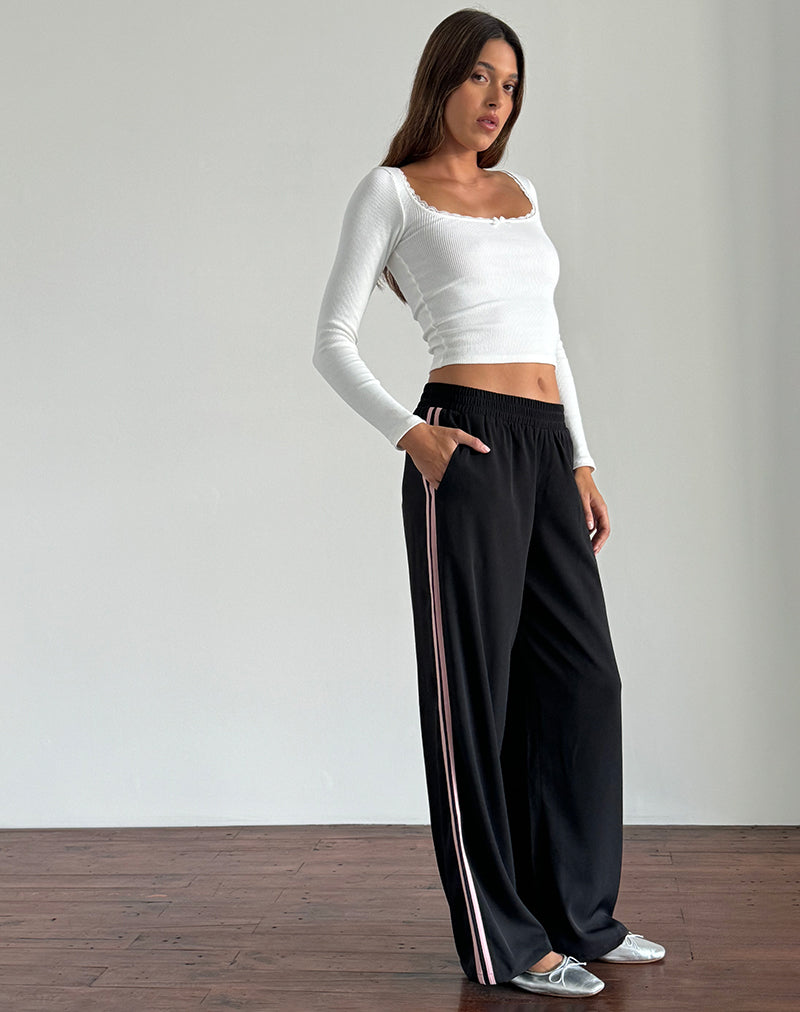 Imagen del pantalón Bennett en negro con raya lateral rosa
