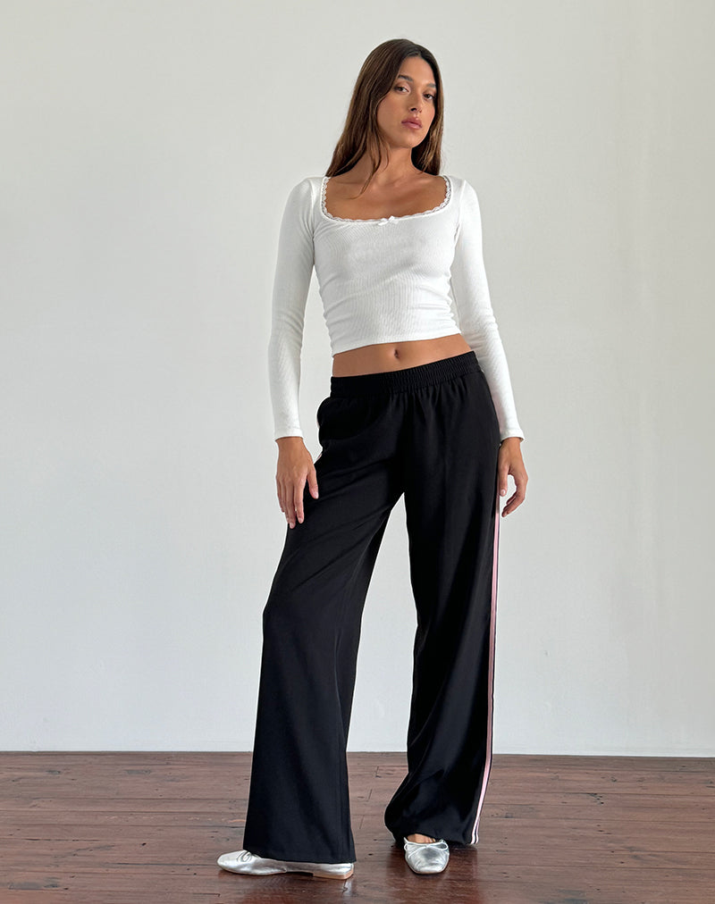 Imagen del pantalón Bennett en negro con raya lateral rosa