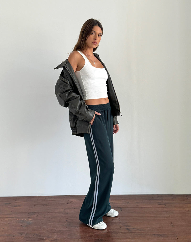 Imagen del pantalón Bennett Forest con raya azul