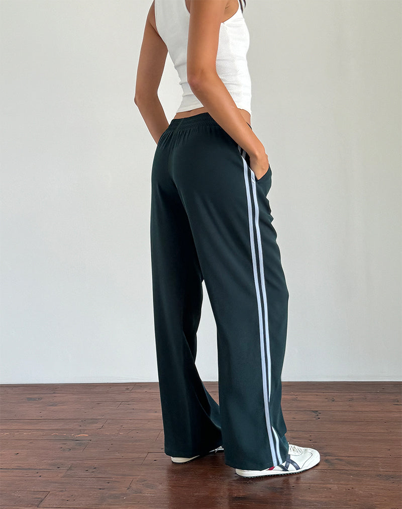 Imagen del pantalón Bennett Forest con raya azul