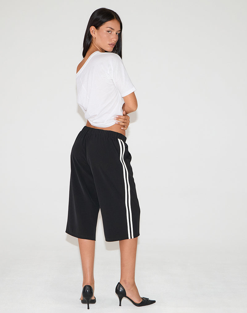 Imagen de Benno 3/4 Shorts en negro con raya lateral blanca