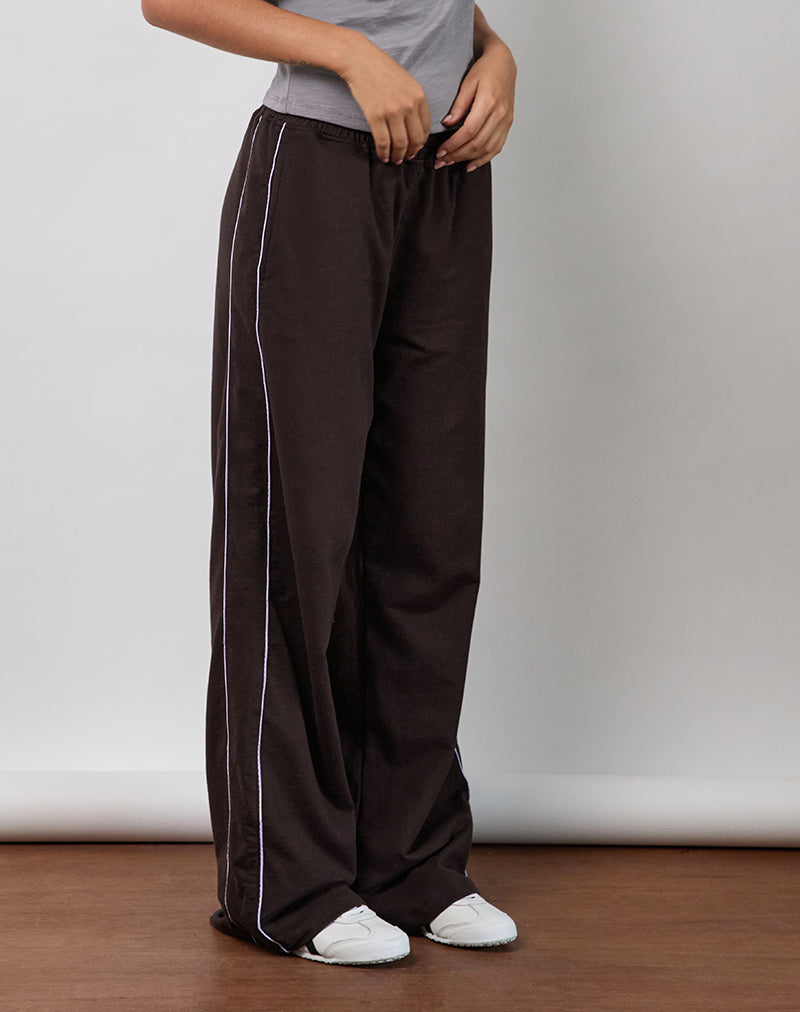 Benton Jogger en chocolate amargo con ribete violeta