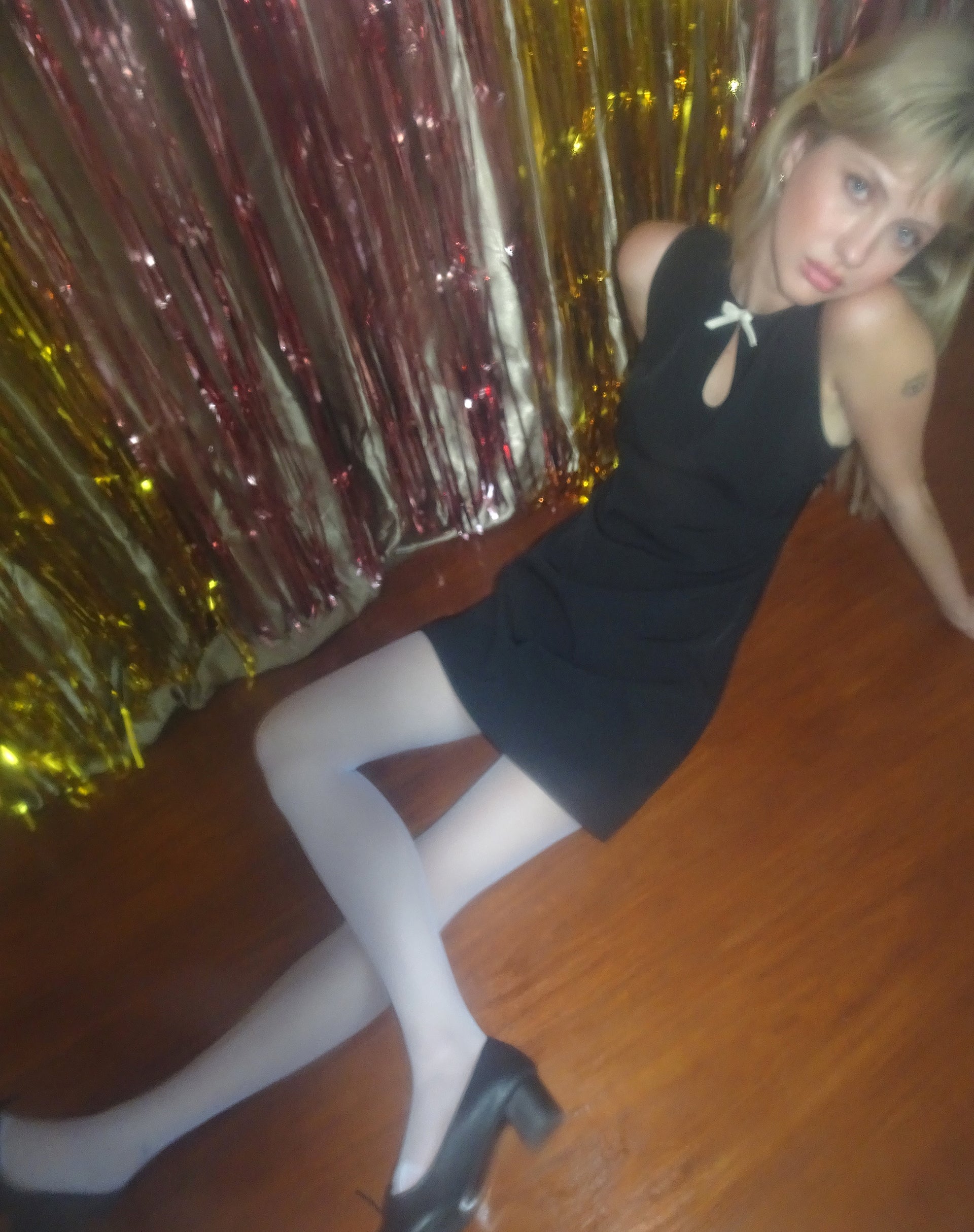 Imagen de Bibidia Mini Dress in Black with Cream Bow