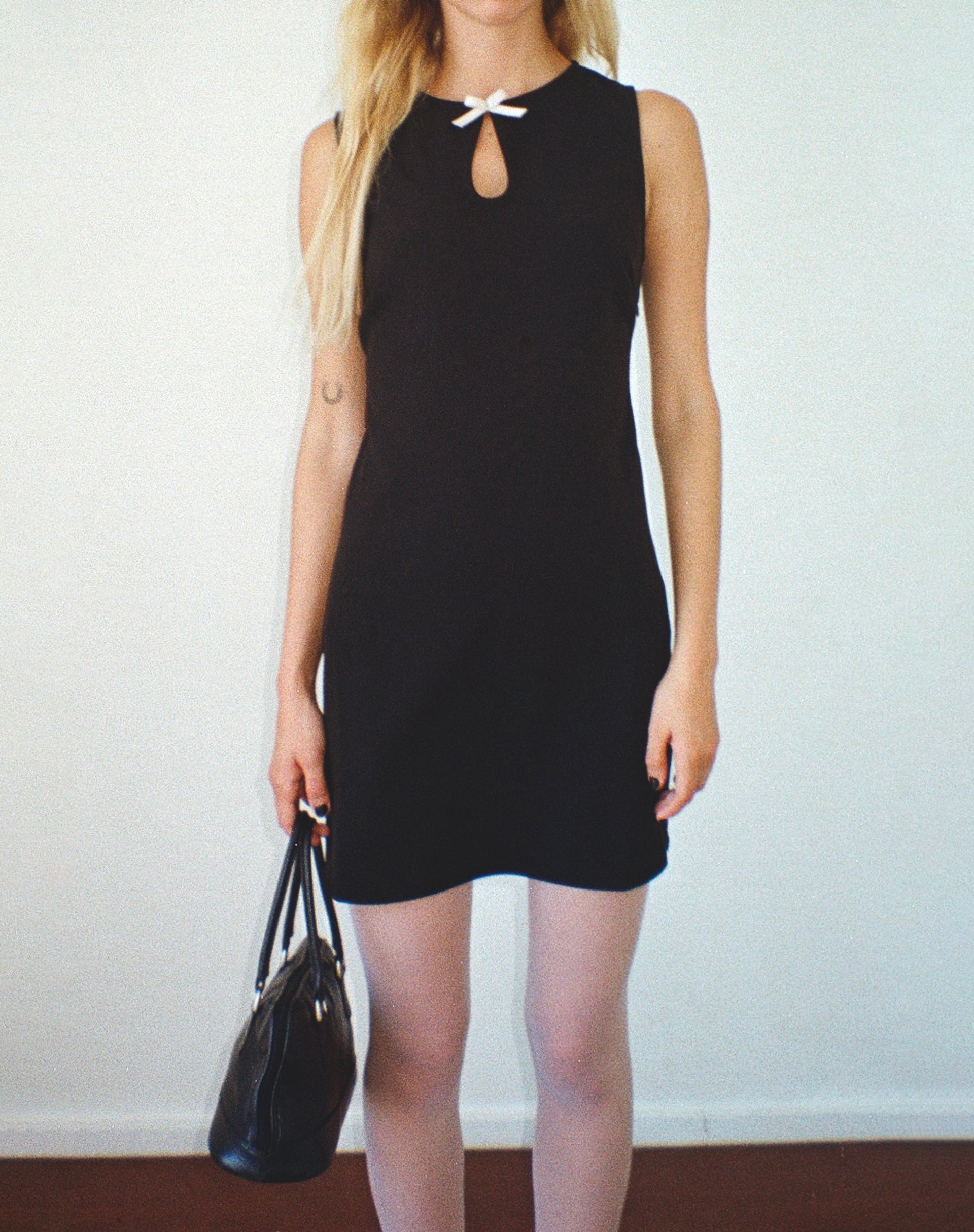 Imagen de Bibidia Mini Dress in Black with Cream Bow