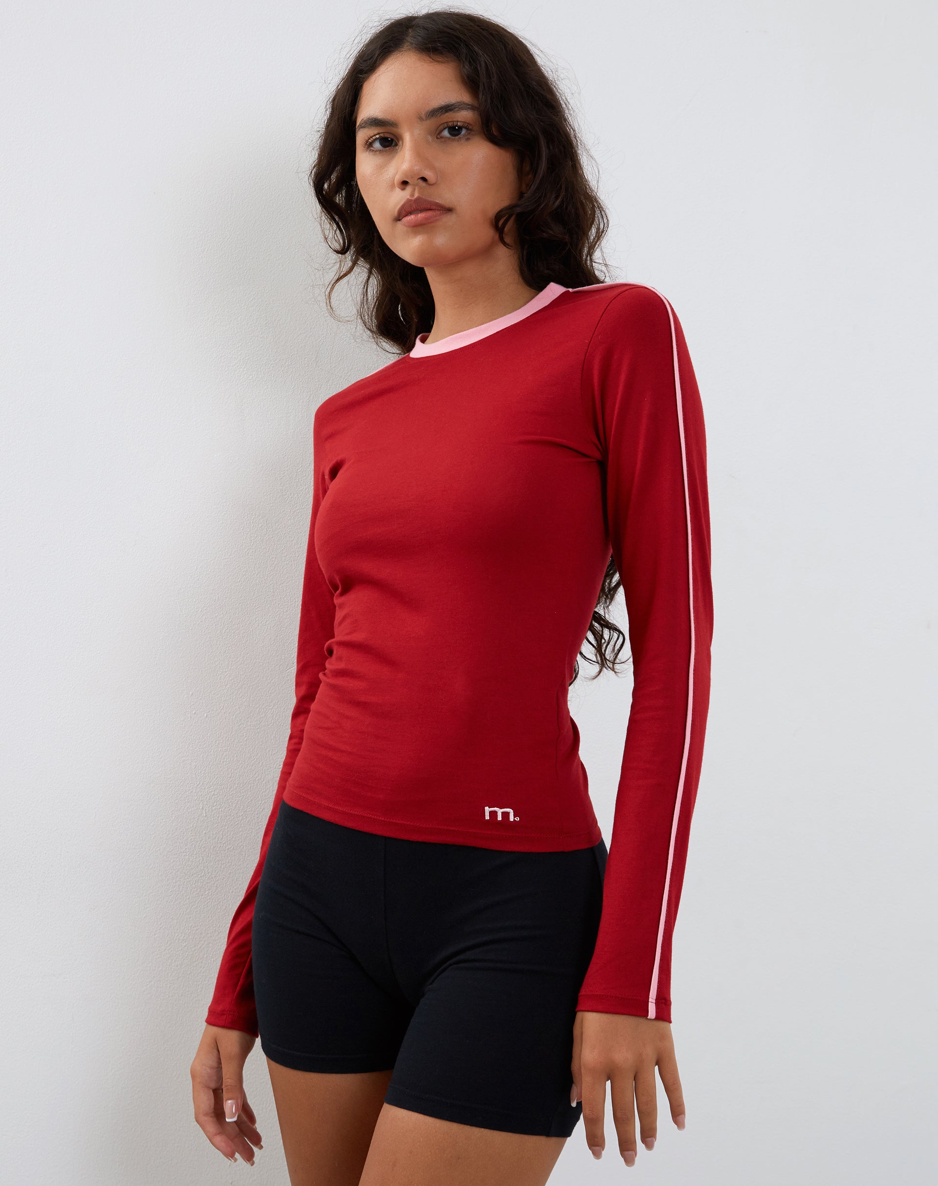 Imagen de Bonija Top de manga larga en rojo con ribete rosa